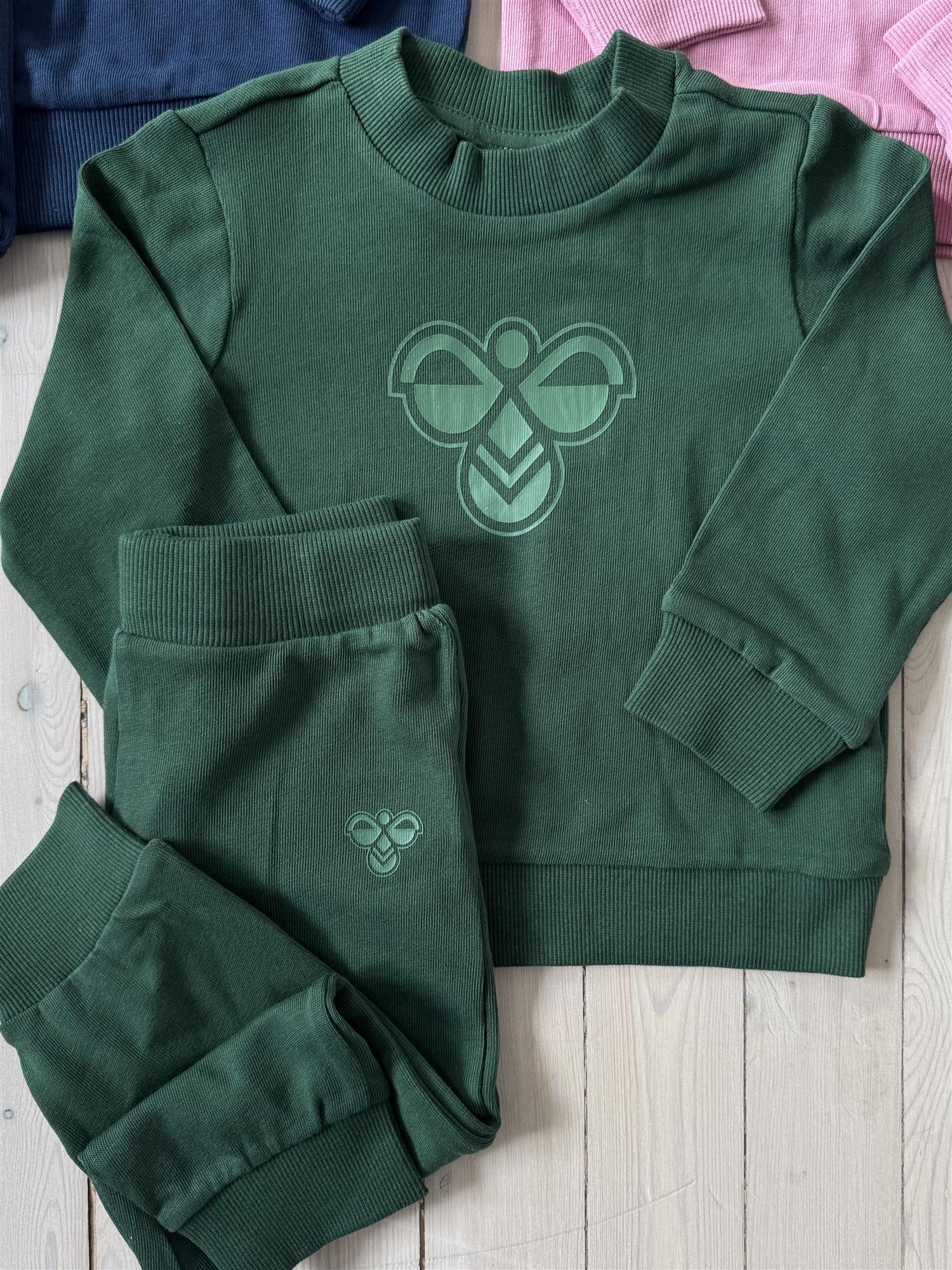 HUMMEL 0-4ÅR Jersey Crewsuit Bee Mørkegrønn