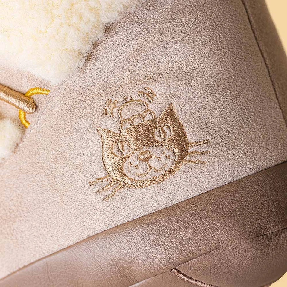 JELLYCAT Perta Snow Boot for barn, myk og vinterklar støvel med pelsdetaljer, perfekt for kalde vinterdager.