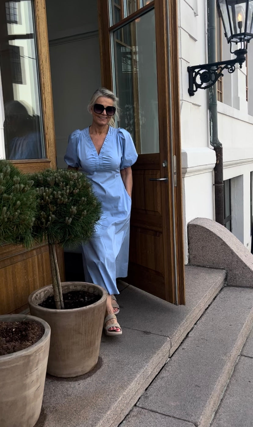 NEO NOIR Illana Poplin dress Sky Blue Blå - Farmor Ingvarda