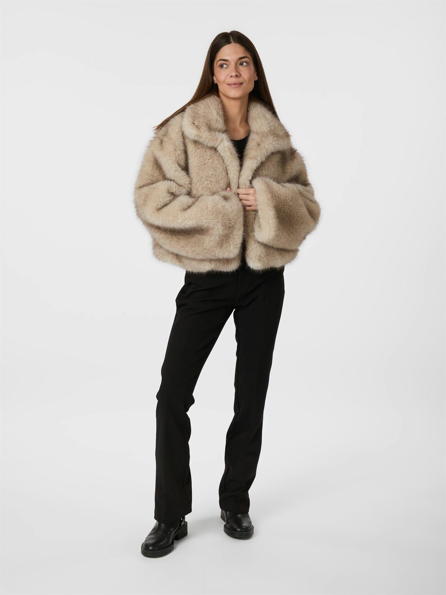 NEO NOIR Steff Faux Fur Jacket Beige