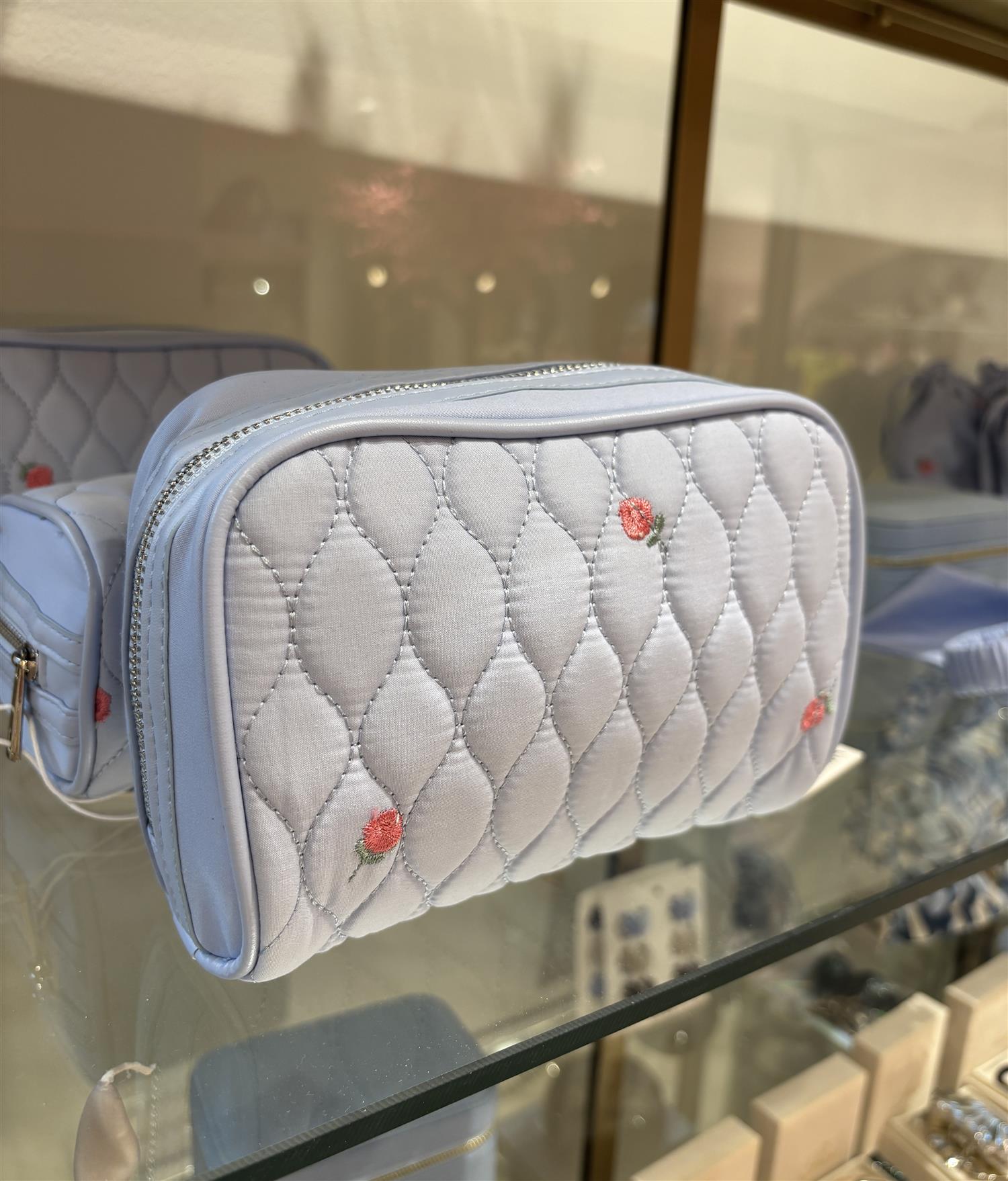 SUI AVA Bobbie Make up bag Light Blue - Farmor Ingvarda