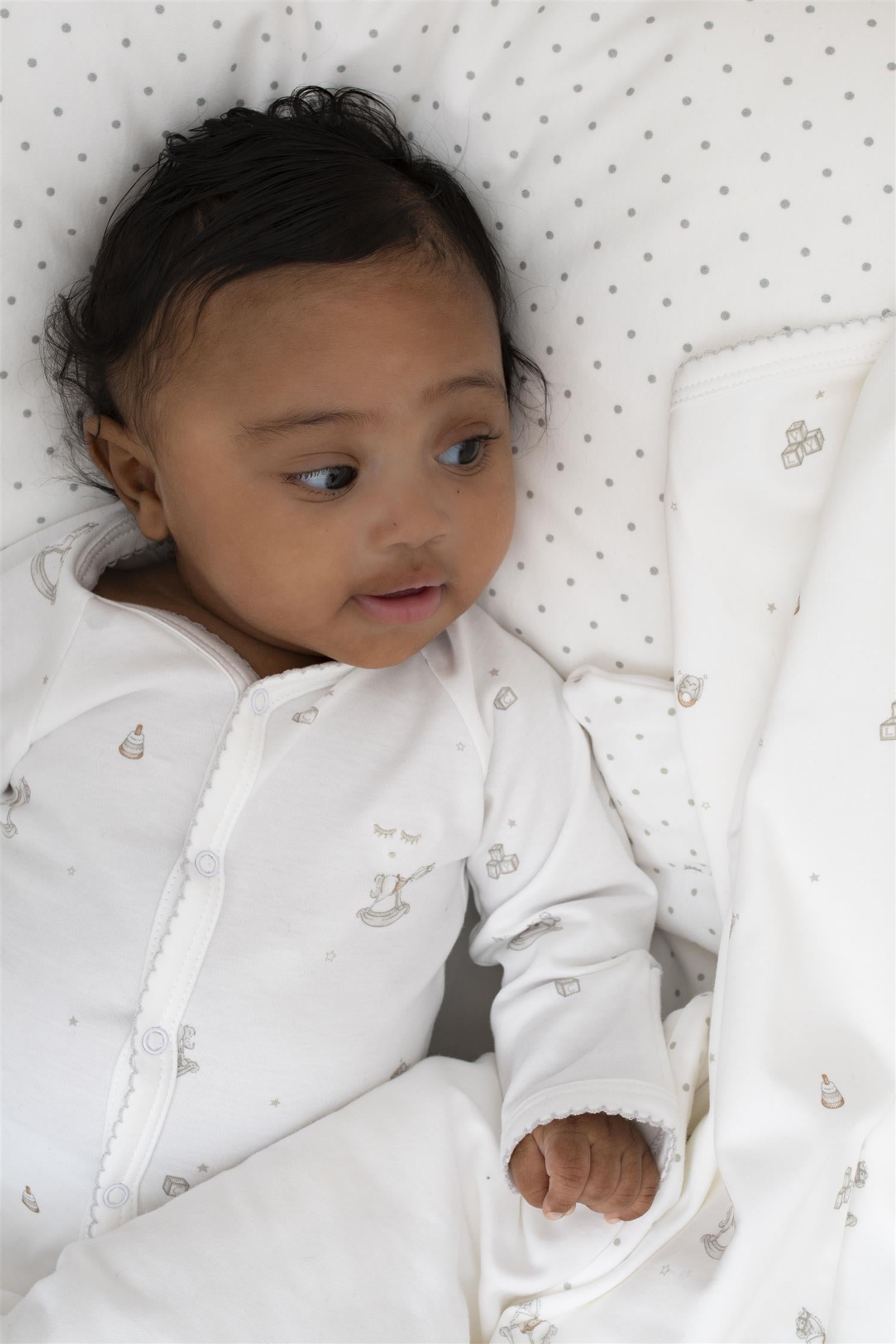 LIVLY Rocking Horse Simplicity Footie Hvit