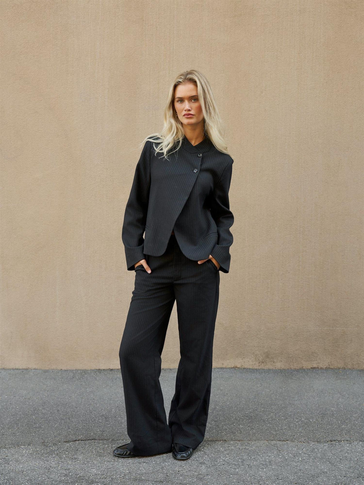 NEO NOIR Tiria Slim Pinstripe Blazer