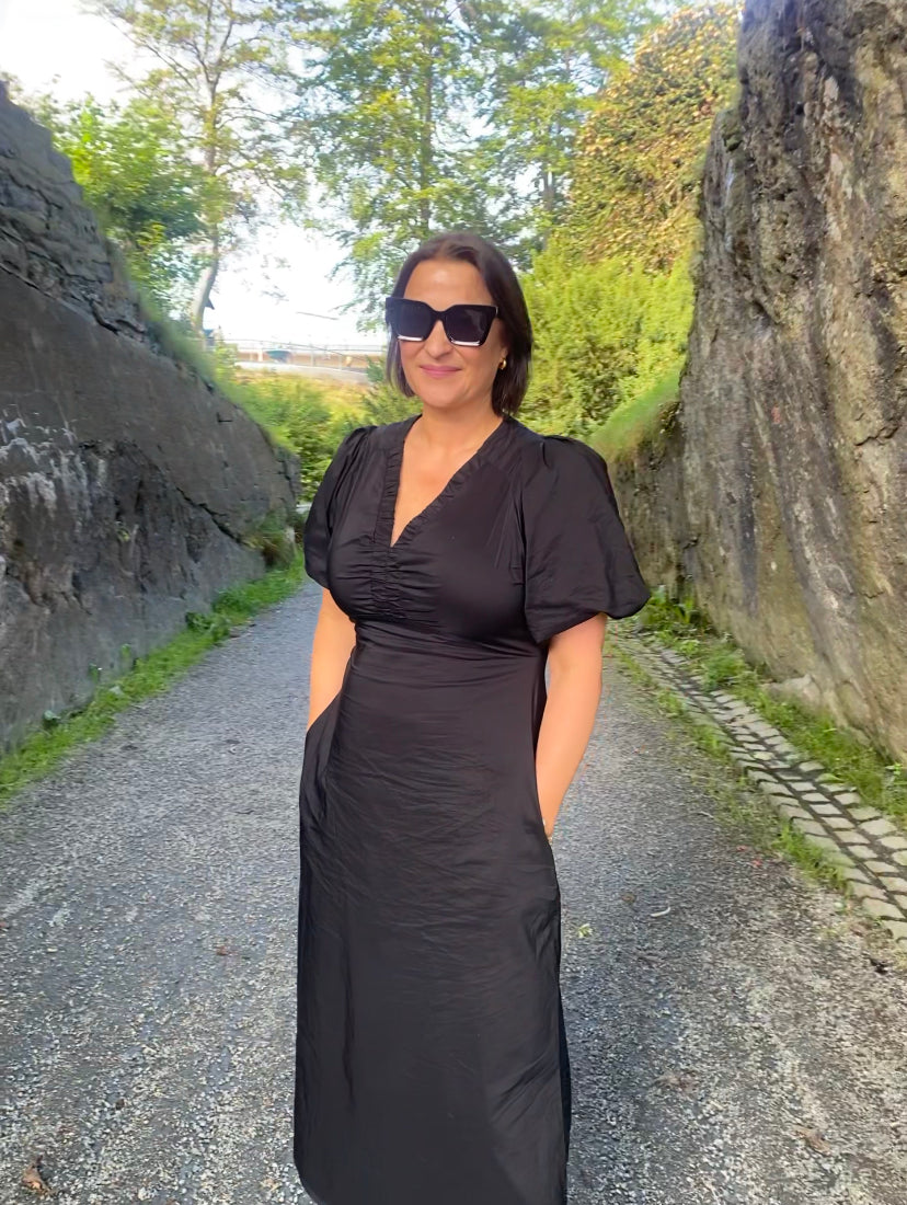 NEO NOIR Illana Poplin dress Black Sort - Farmor Ingvarda