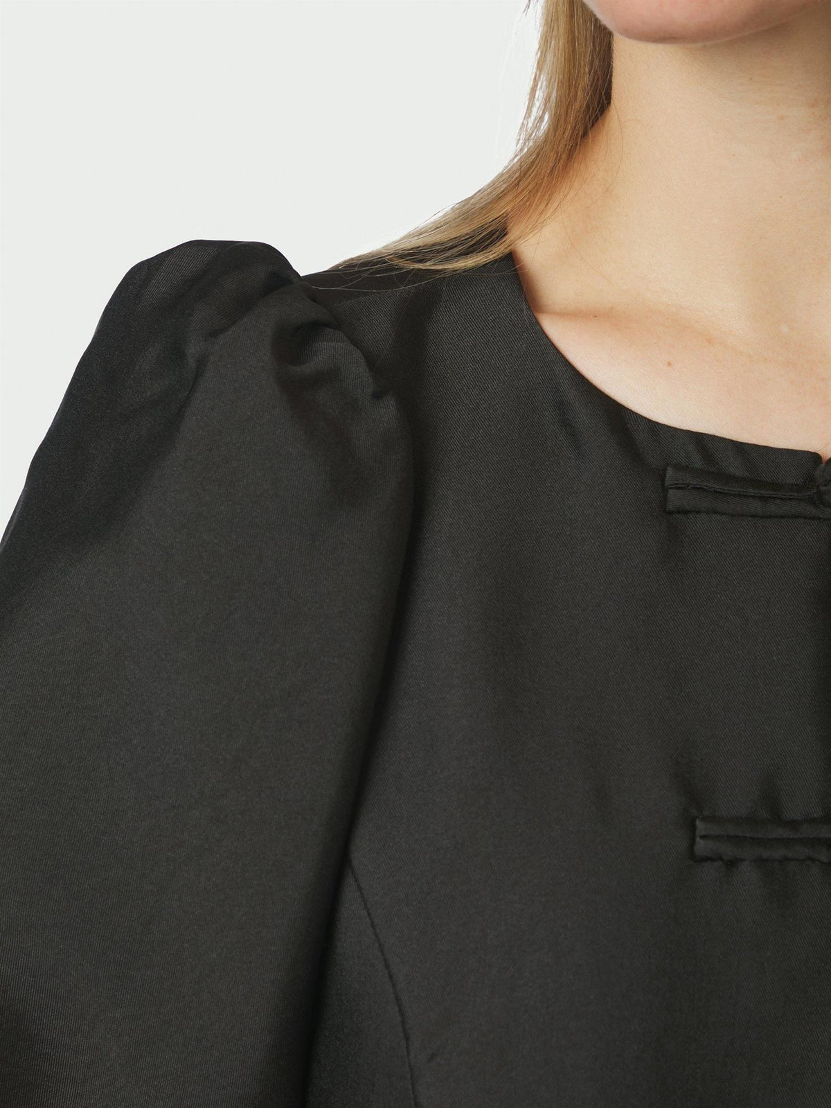NEO NOIR Anela Mandarin Dull Satin Blouse