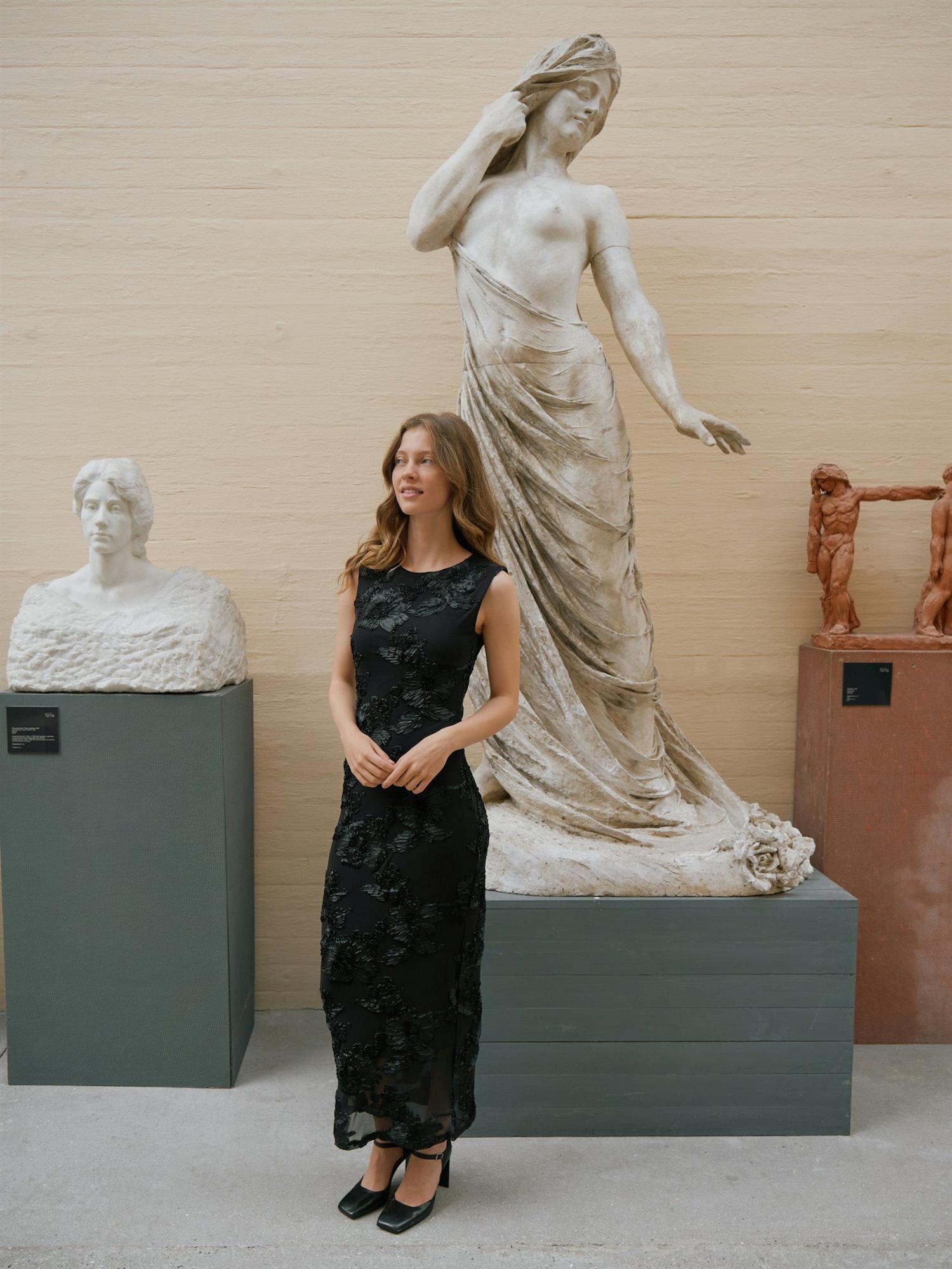 NEO NOIR Tiranna Big Flower Mesh Dress