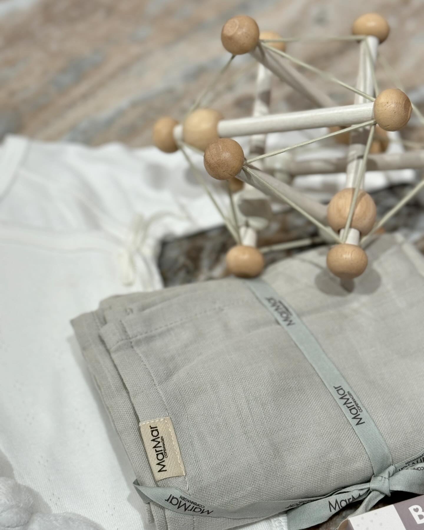 MANHATTAN TOYS Skwish rangle Krem