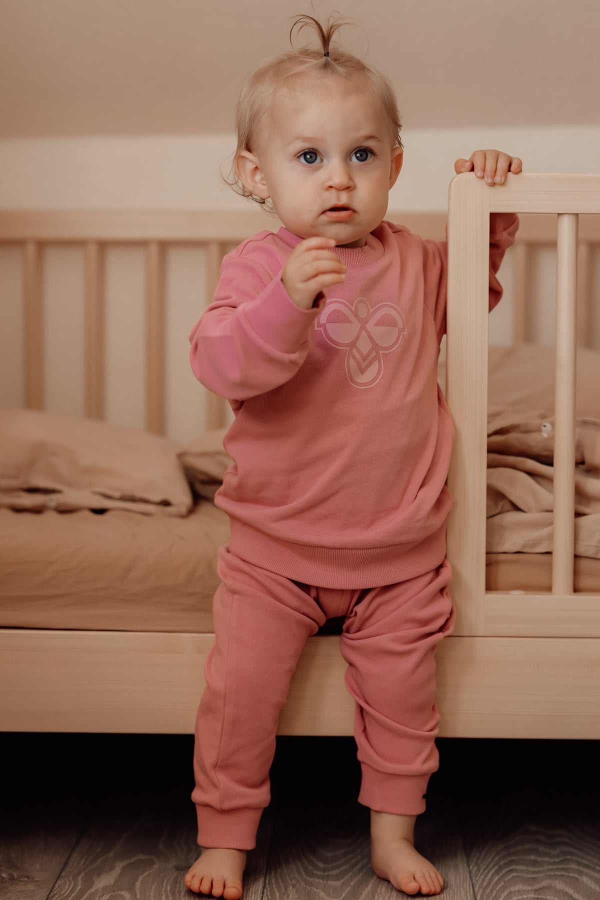 HUMMEL 0-4ÅR Jersey Crewsuit Bee Rosa