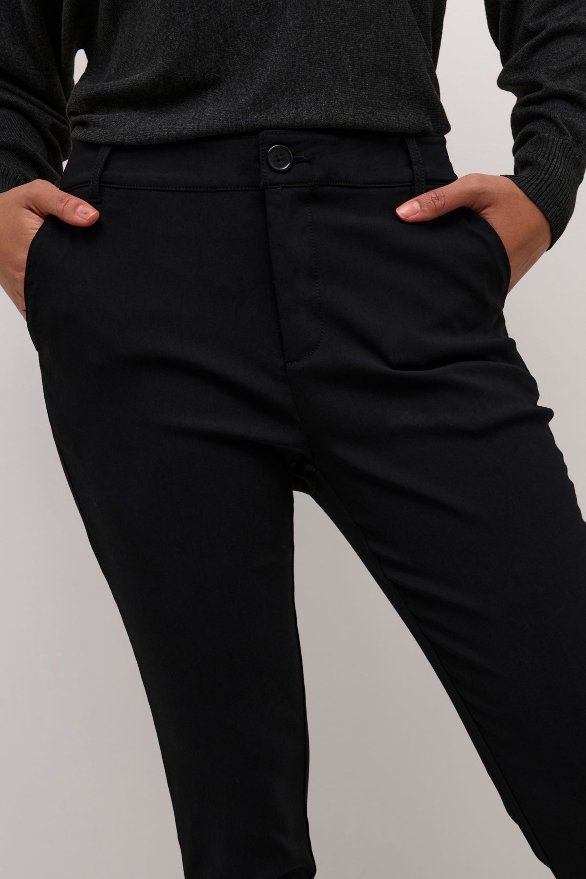 CULTURE Benghta Pants Sort