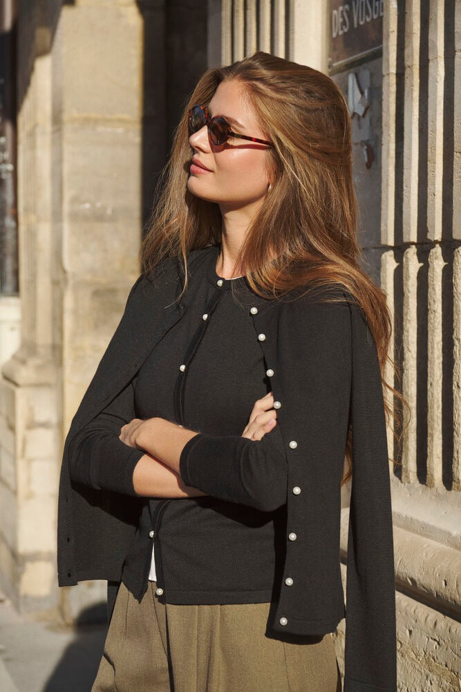 SAINT TROPEZ Jemma cardigan for damer, myk og komfortabel overdel i trendy design, vises i bilde.