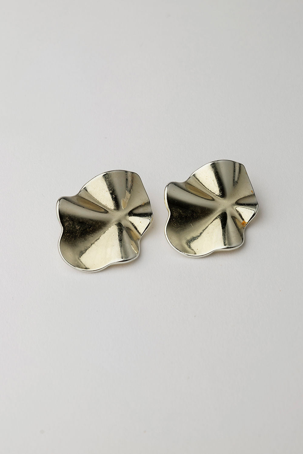 Bow 19 Lip earrings gold