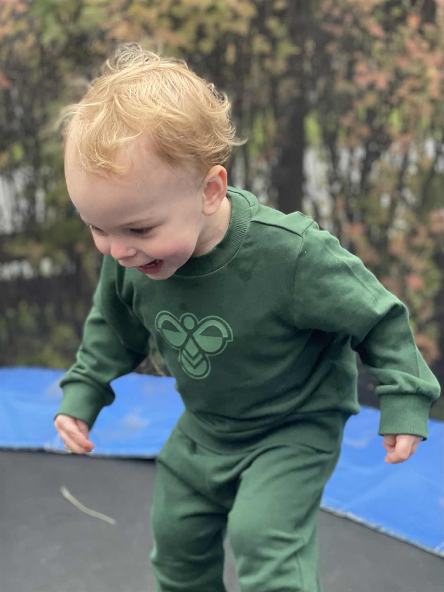 HUMMEL 0-4ÅR Jersey Crewsuit Bee Mørkegrønn