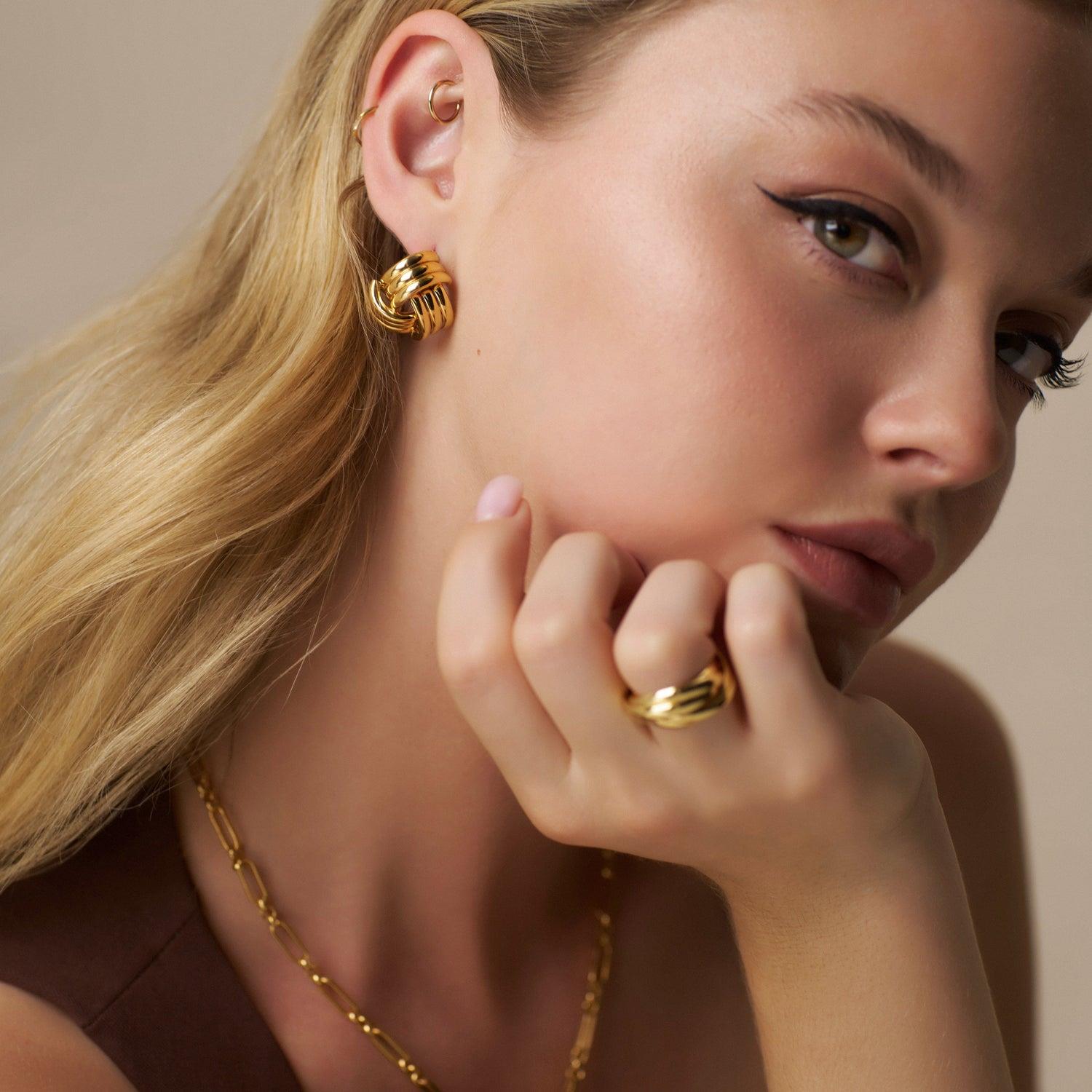 ORELIA Interlocking Statement Stud Earrings - Farmor Ingvarda