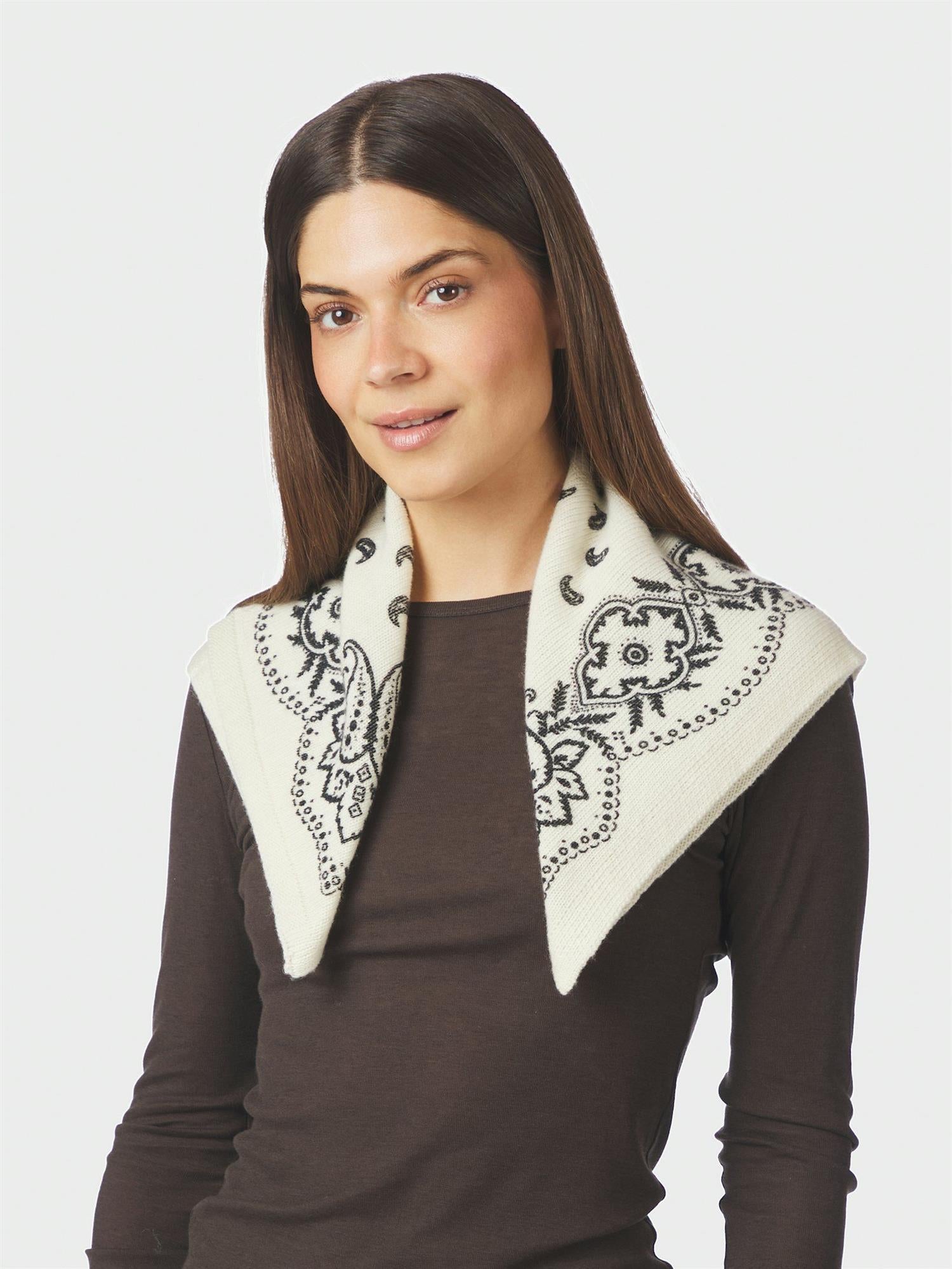 NEO NOIR Adelina Paisley Knit Scarf White