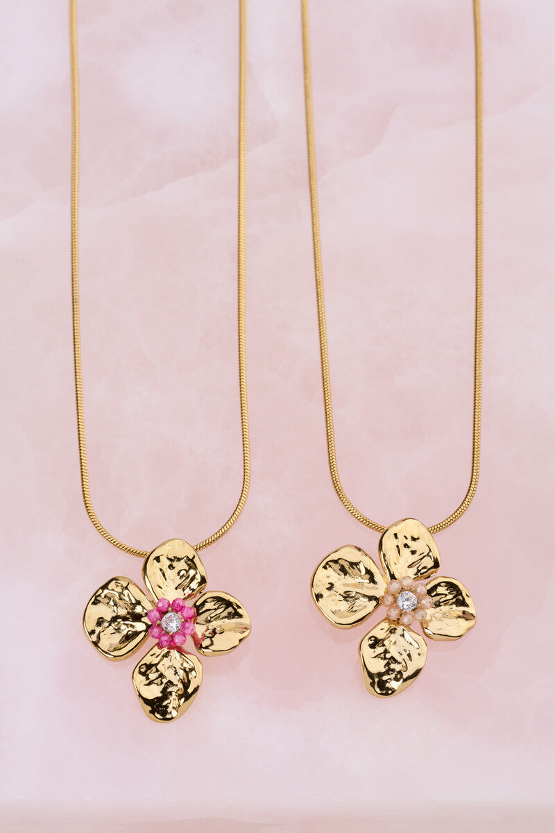 MY JEWELLERY Botanical necklace with flower and beige beads - Farmor Ingvarda