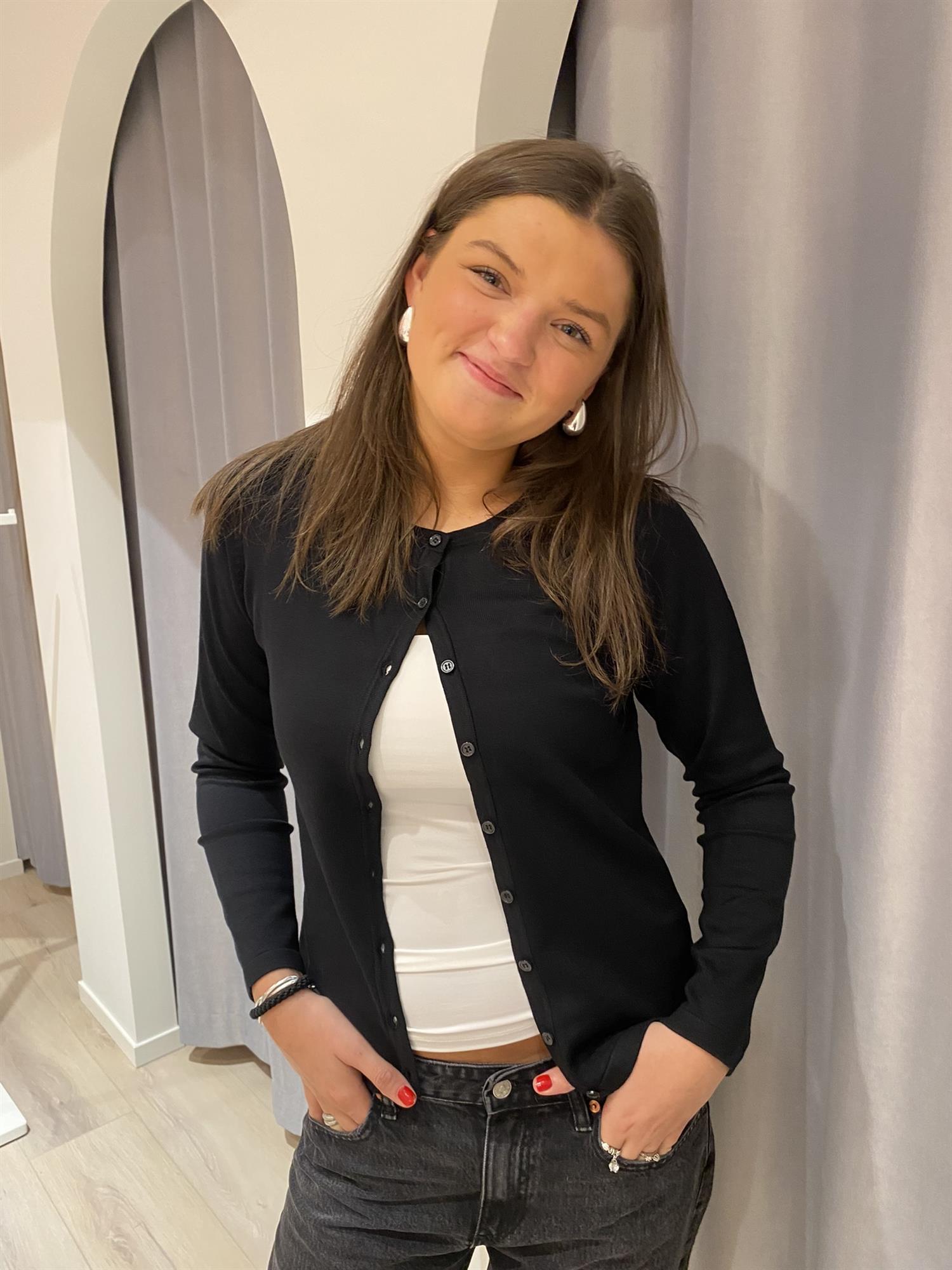 SAINT TROPEZ Mila R-neck Cardigan Sort - Farmor Ingvarda