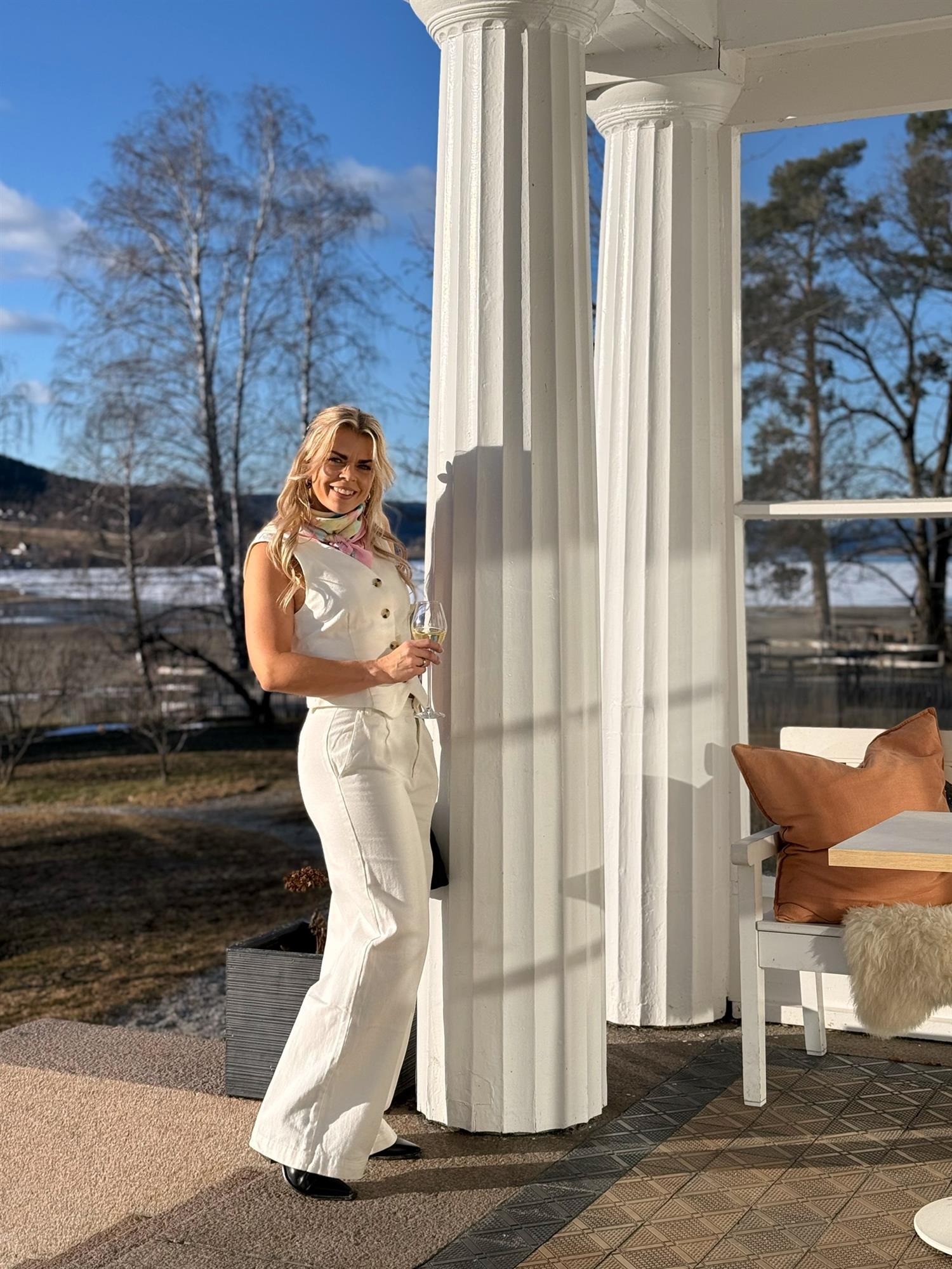 SAINT TROPEZ Jaclyn Vest Ice