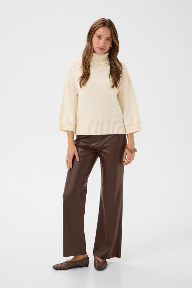 SAINT TROPEZ dames flared bukser i brunt stoff, komfortabel og stilfull underdel med myk passform og moderne design.