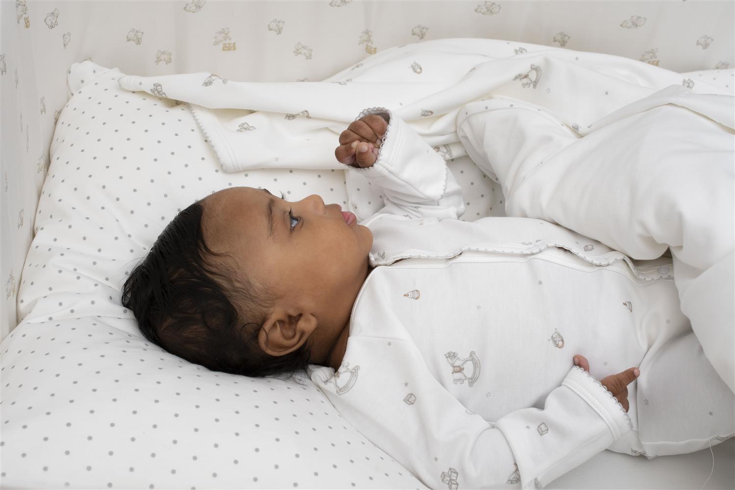 LIVLY Rocking Horse Simplicity Footie Hvit