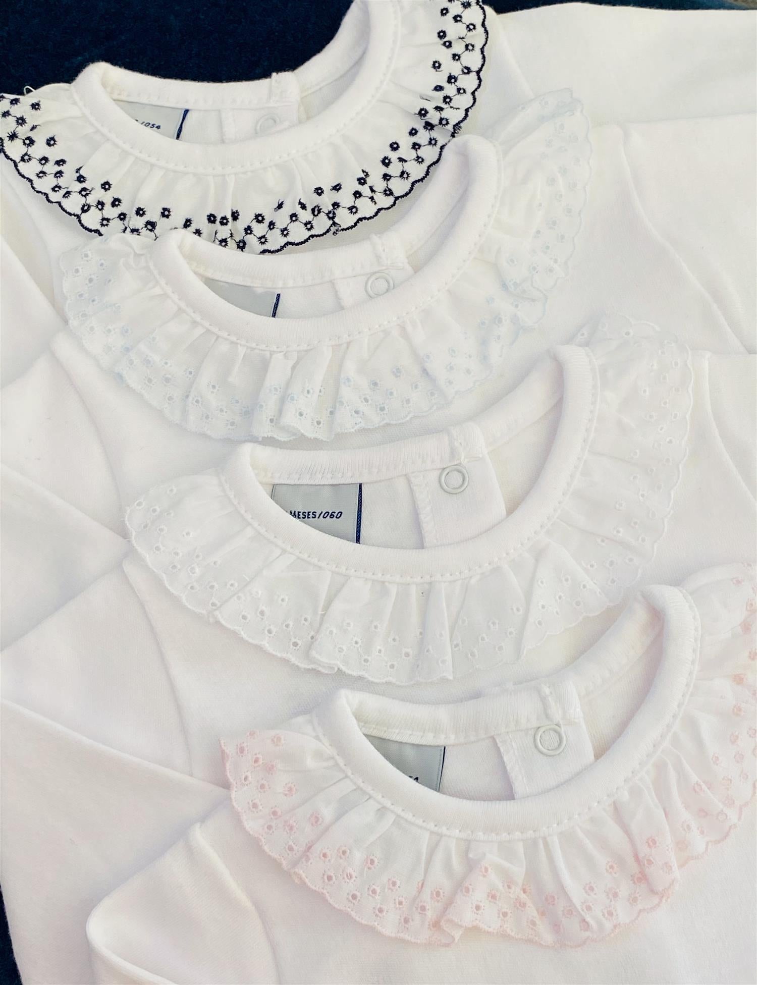 BABIDU 1191 Body m/mørkeblå blondekrage Hvit