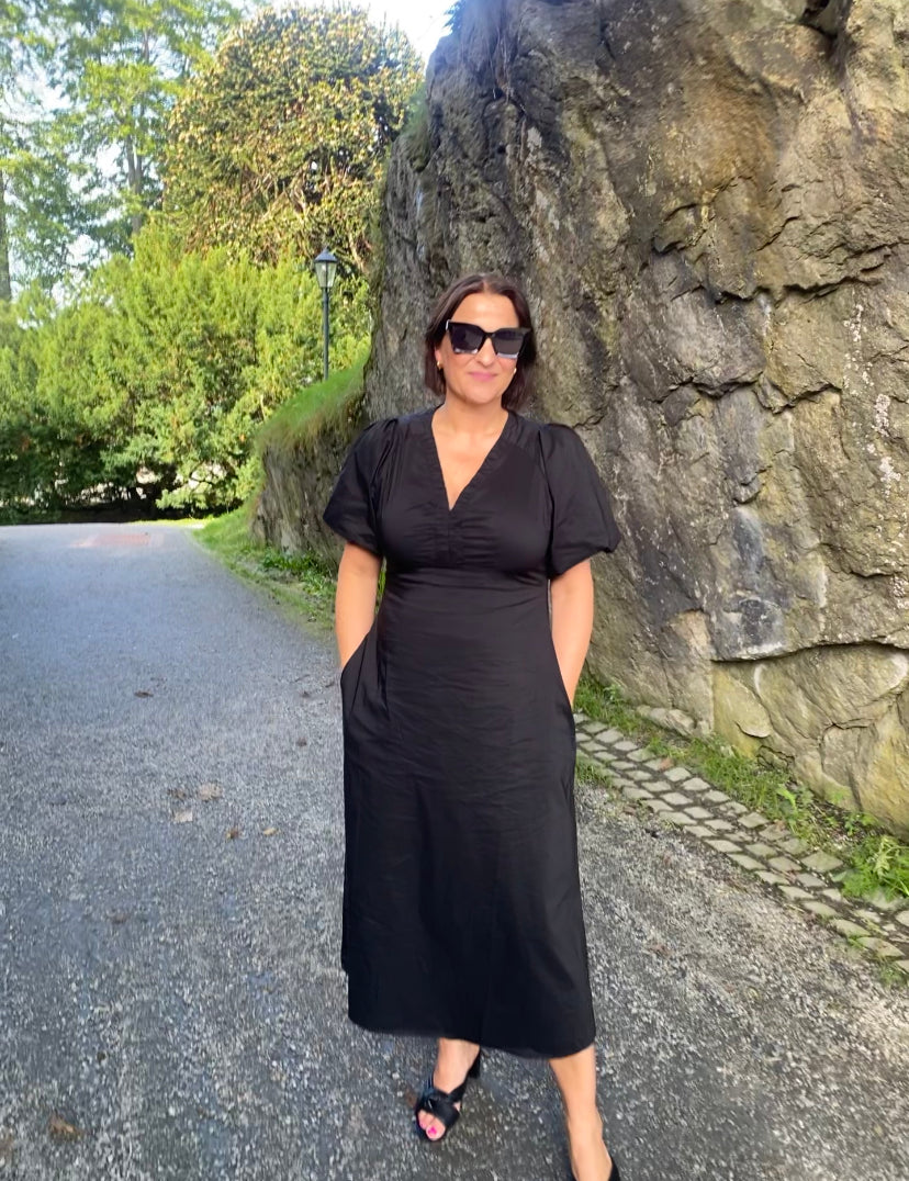 NEO NOIR Illana Poplin dress Black Sort - Farmor Ingvarda