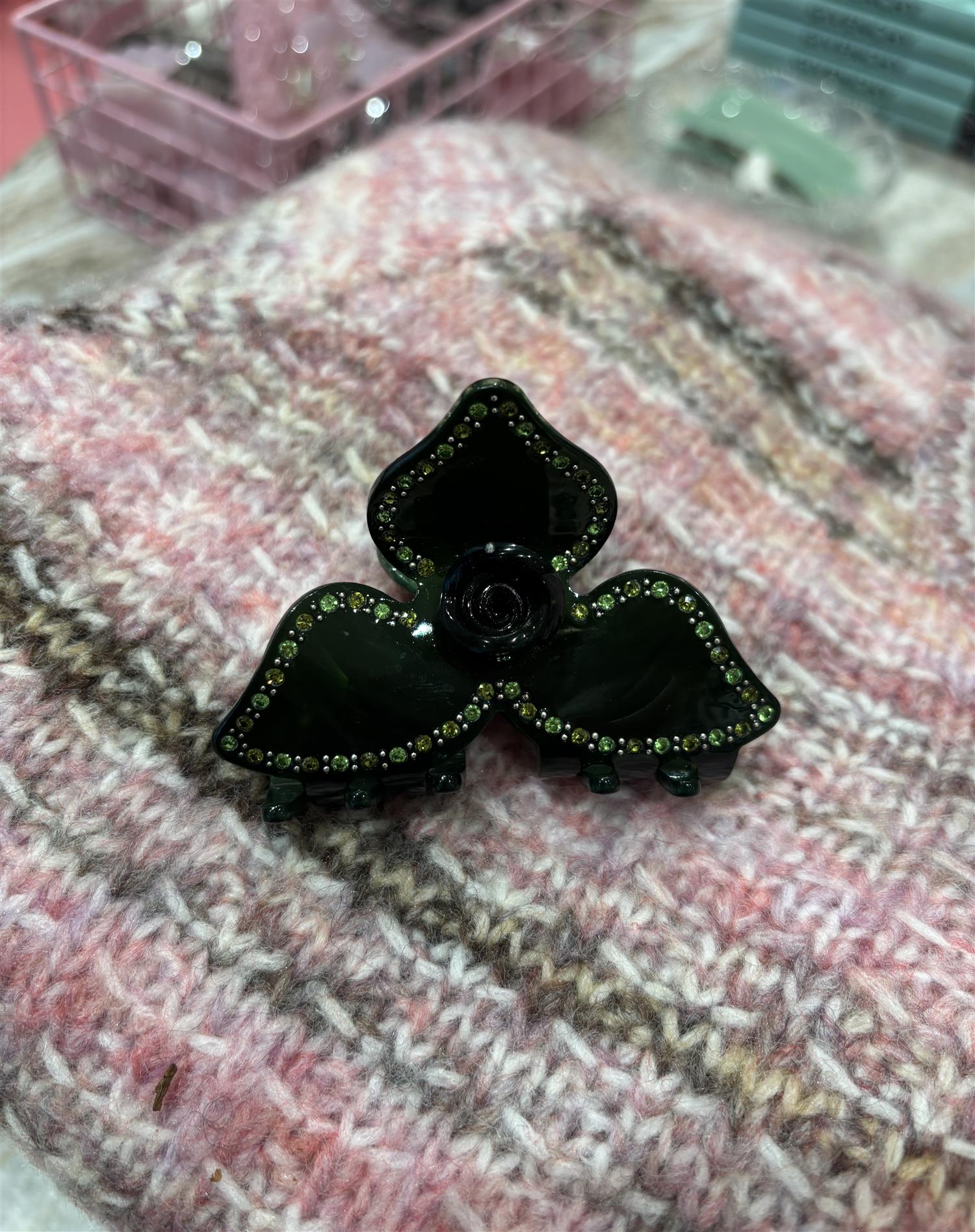 SUI AVA Polly Harvest Middle Hair Claw Green - Farmor Ingvarda