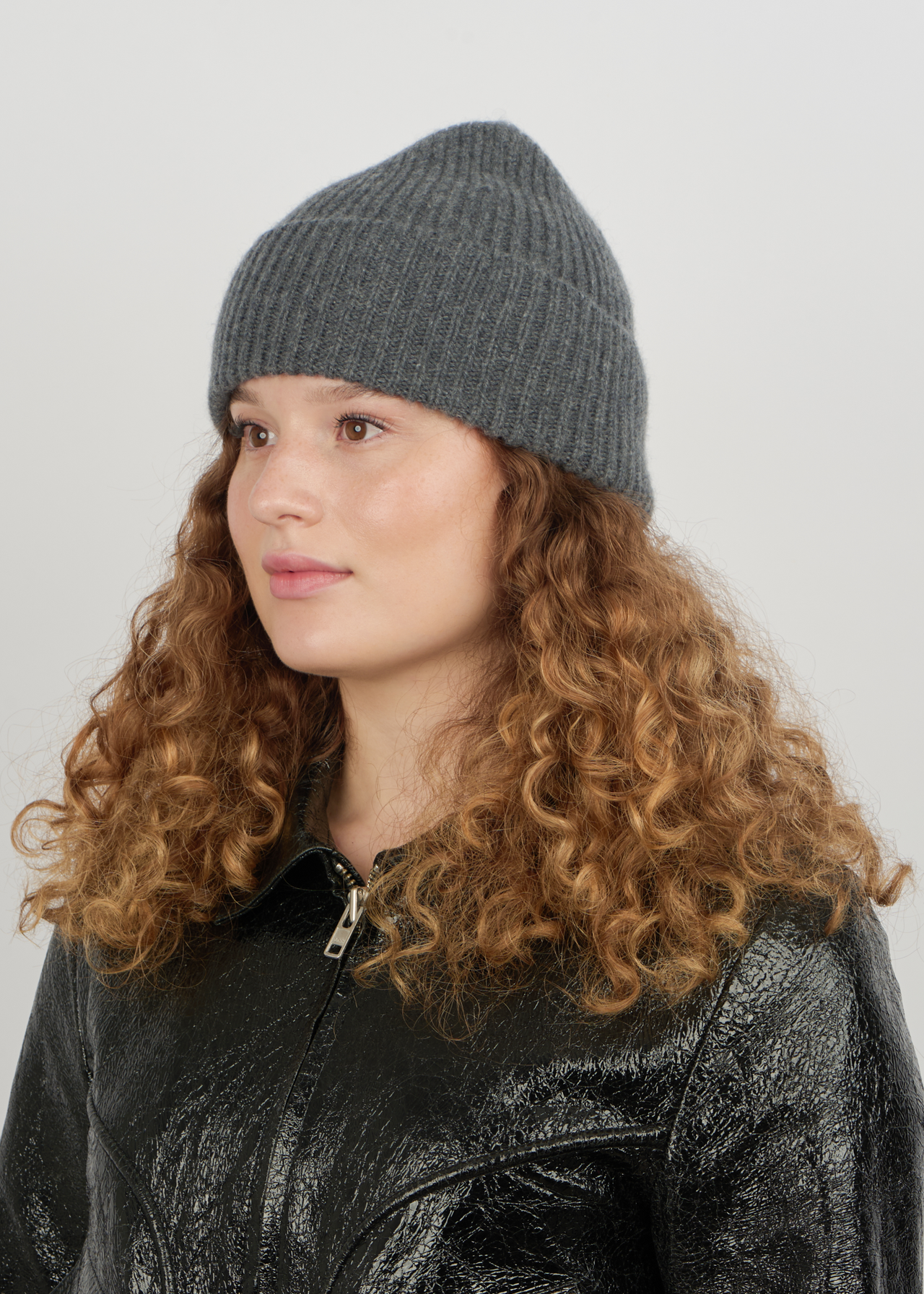 SUI AVA Bobbie Cashmere Beanie Grey - Farmor Ingvarda