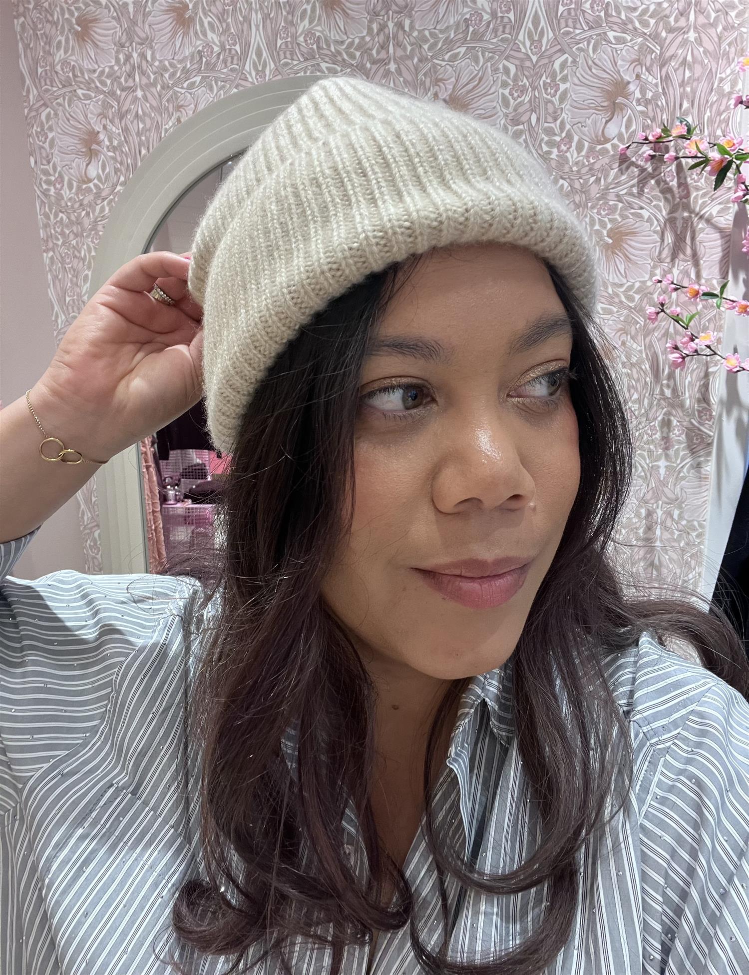 SUI AVA Bobbie Cashmere Beanie Beige