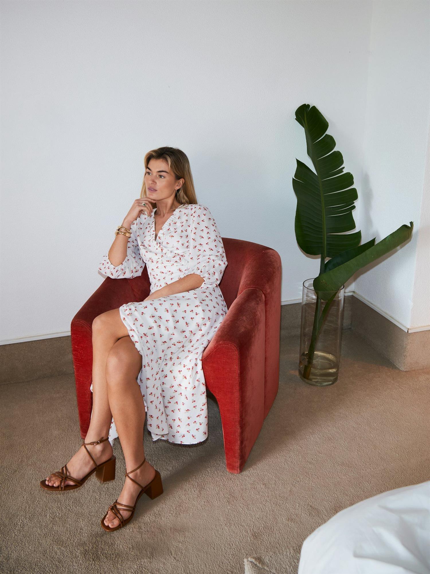 NEO NOIR Malinga Simple Flower Dress Red