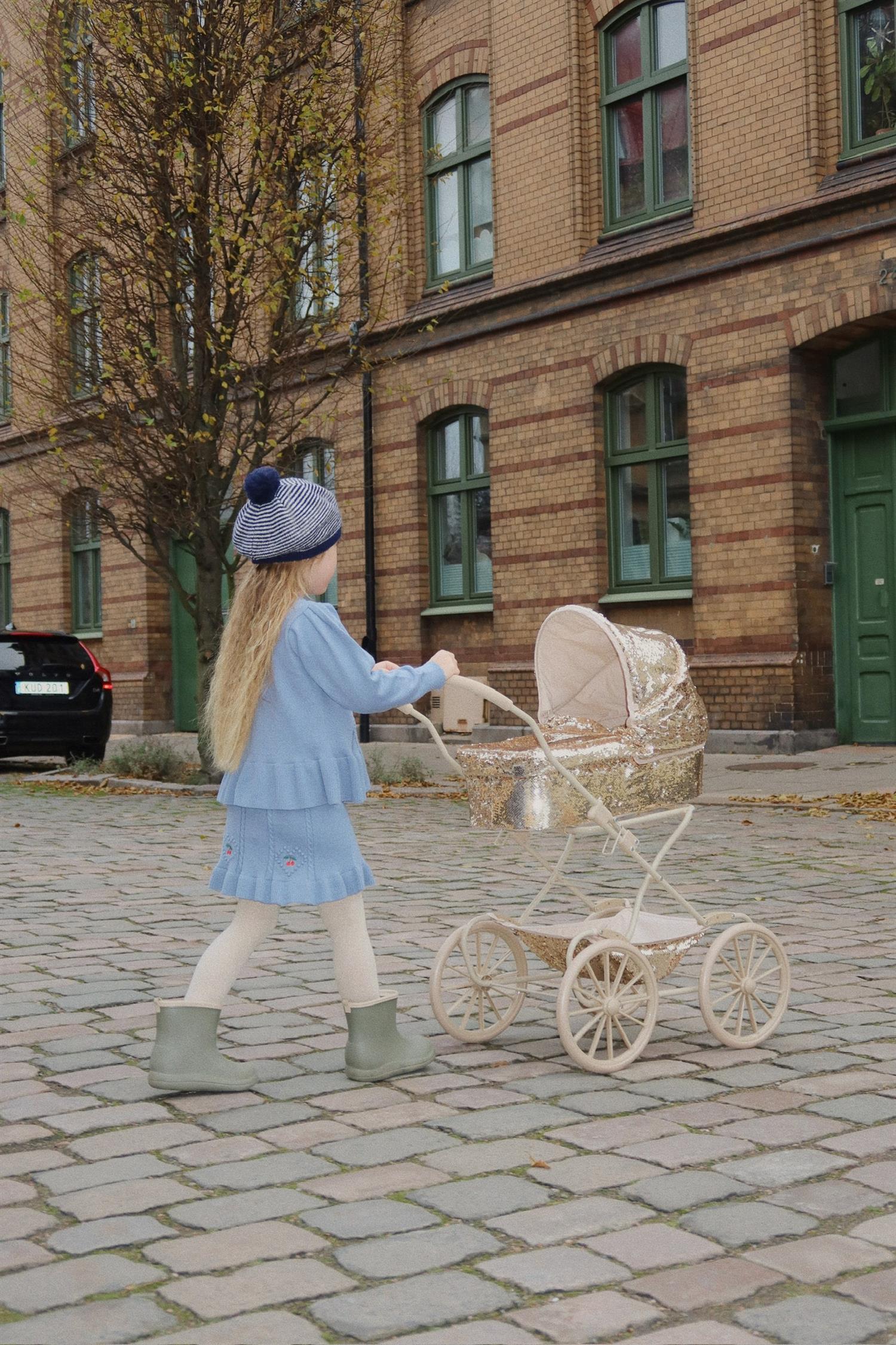 KONGES SLØJD Sparkly Doll Pram,Gull - Farmor Ingvarda