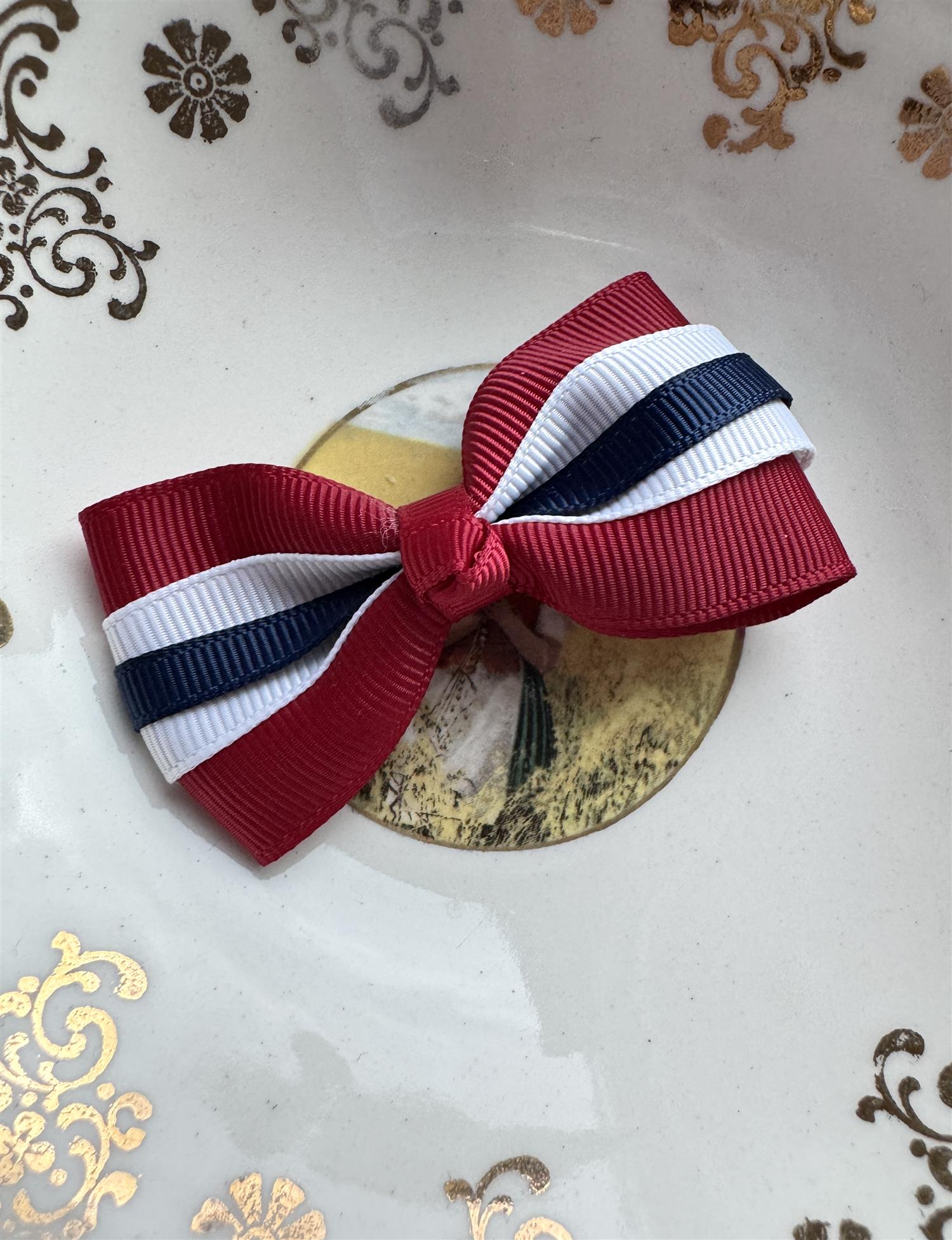 PRINSESSEFIN 17 mai sløyfe med knute,8cm - Farmor Ingvarda