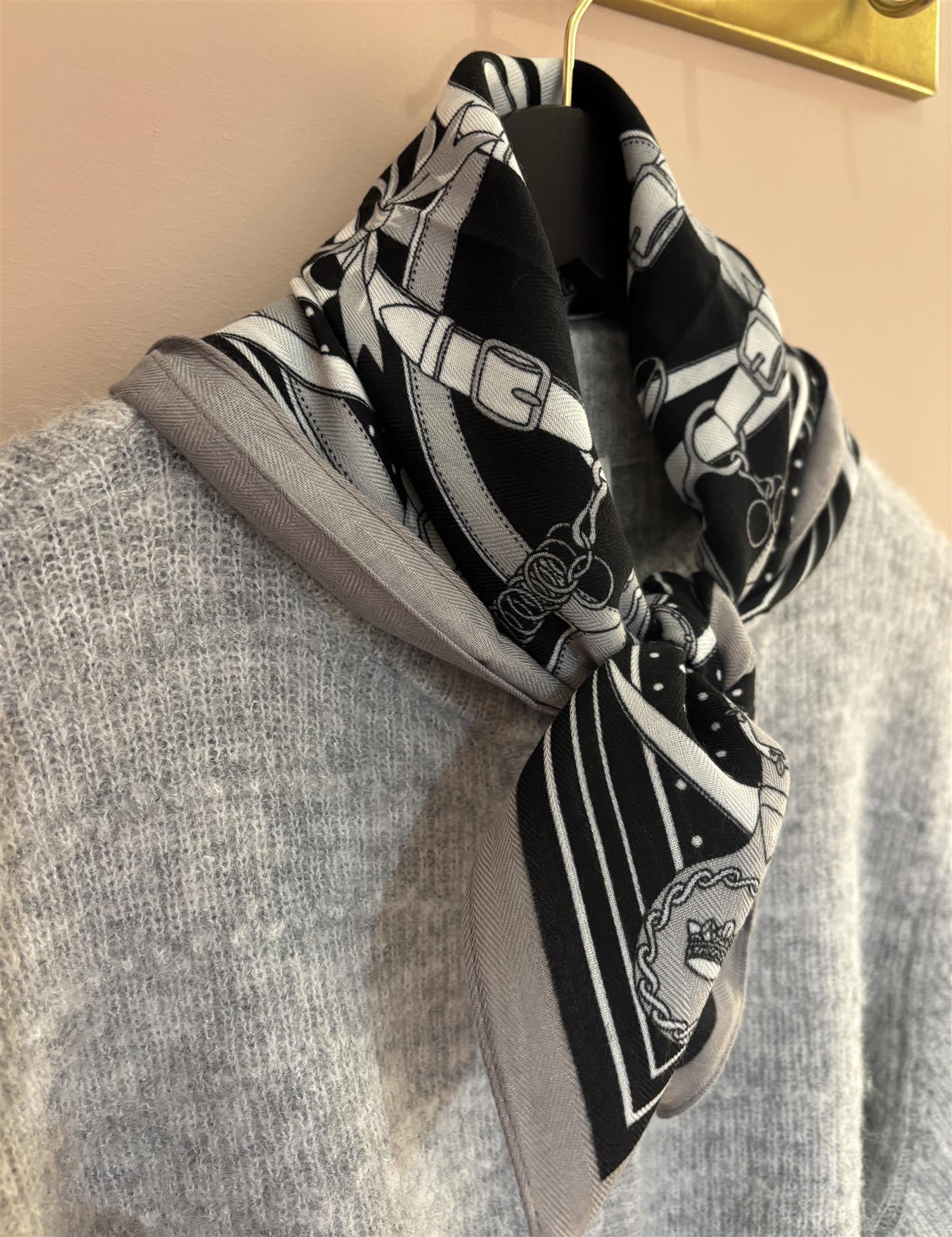 ENDLESS Bandana scarf Black
