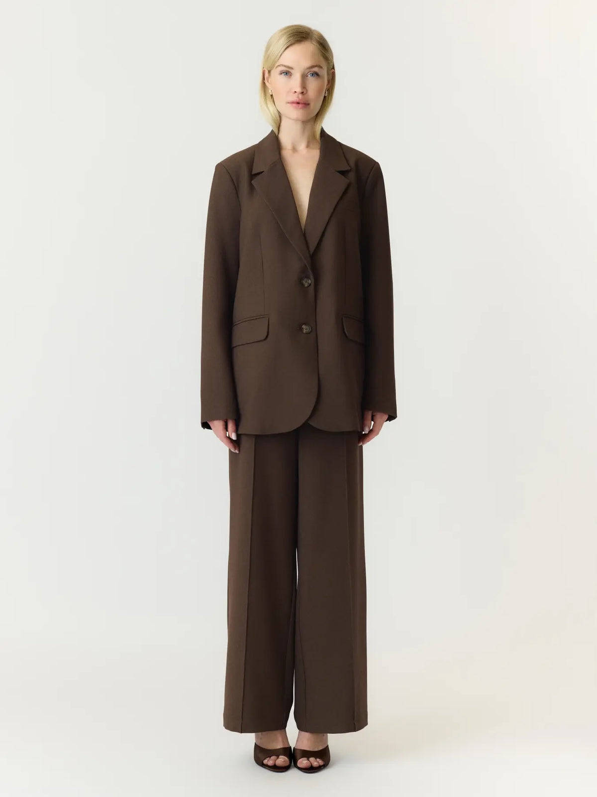 YAS Yasriu blazer i kaffegrønn for damer, overdel i trendy stil med knappelukking og lommer.
