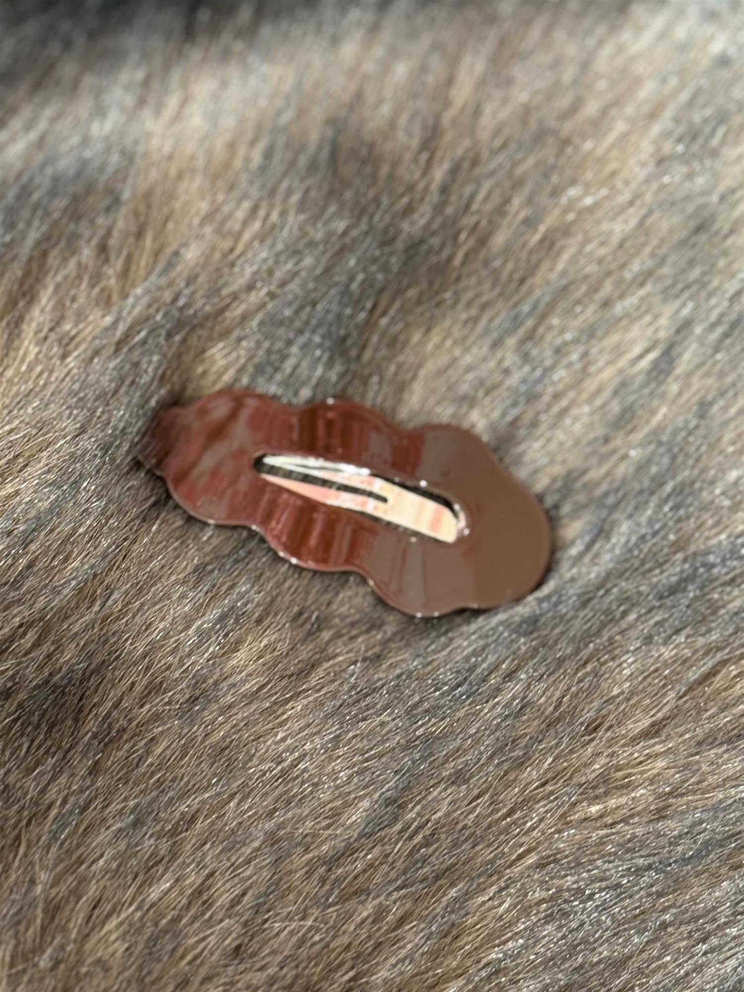 SUI AVA Wavy Bow Clip Brown