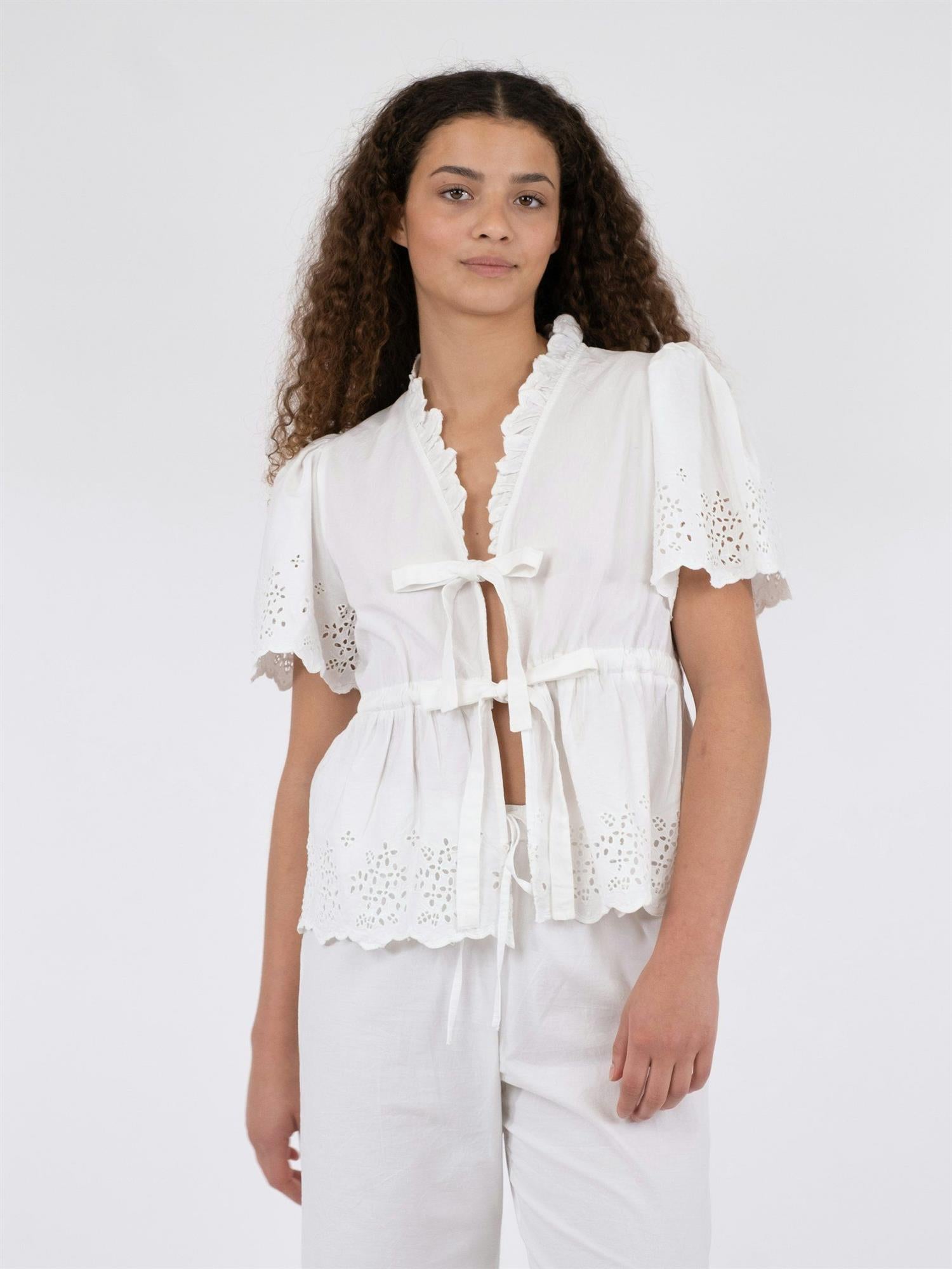 NEO NOIR Satsi Embroidery blouse Hvit