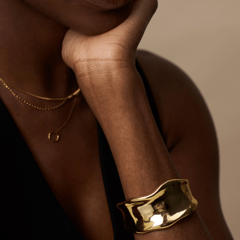 ORELIA Statement organic molten metal cuff gold - Farmor Ingvarda