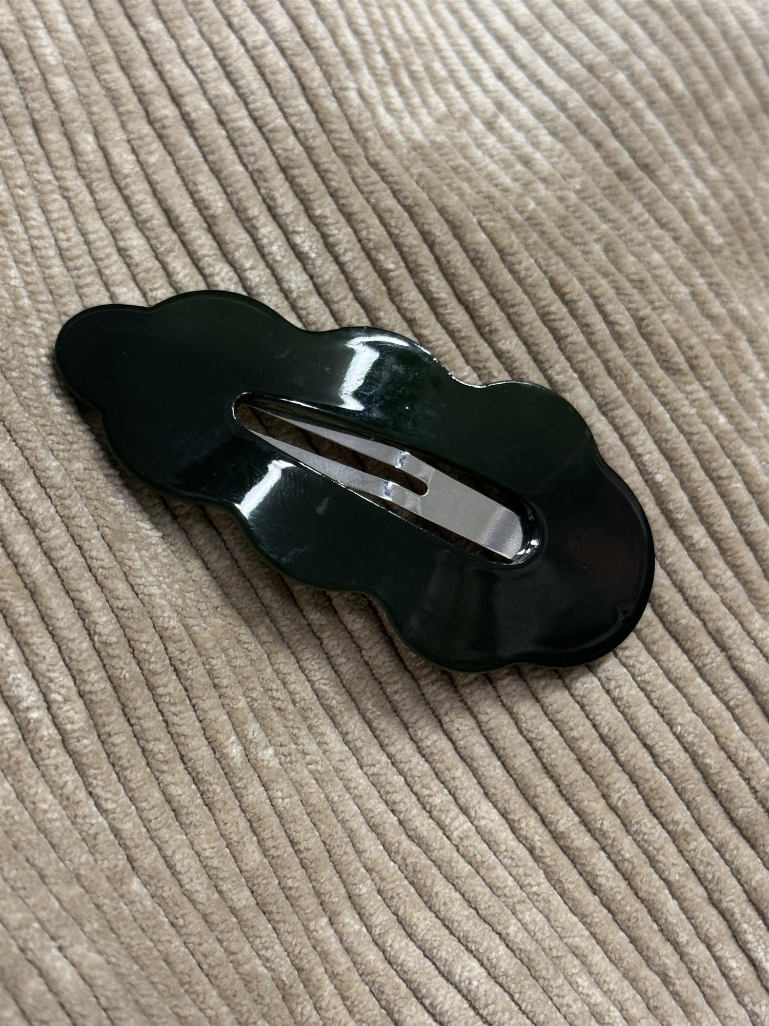 SUI AVA Wavy Harvest Buckle Clip Green