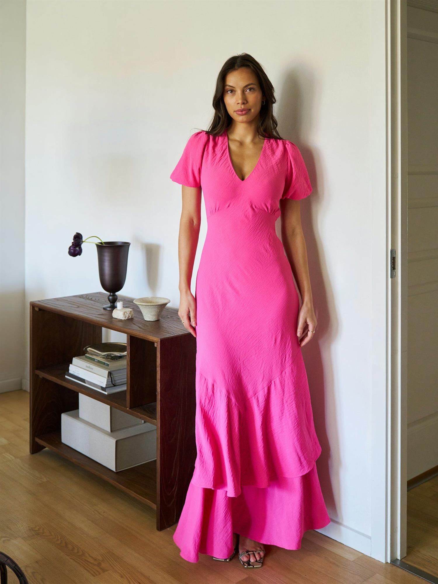NEO NOIR Dariah Structure Long Dress