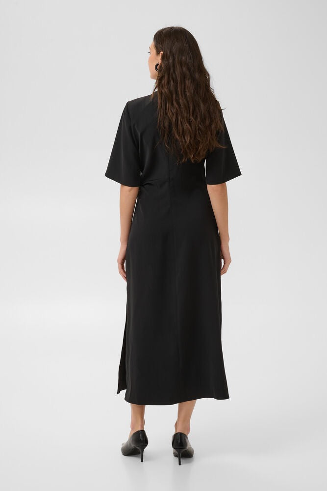 CULTURE Aram kjole for dame, elegant design med lange ermer