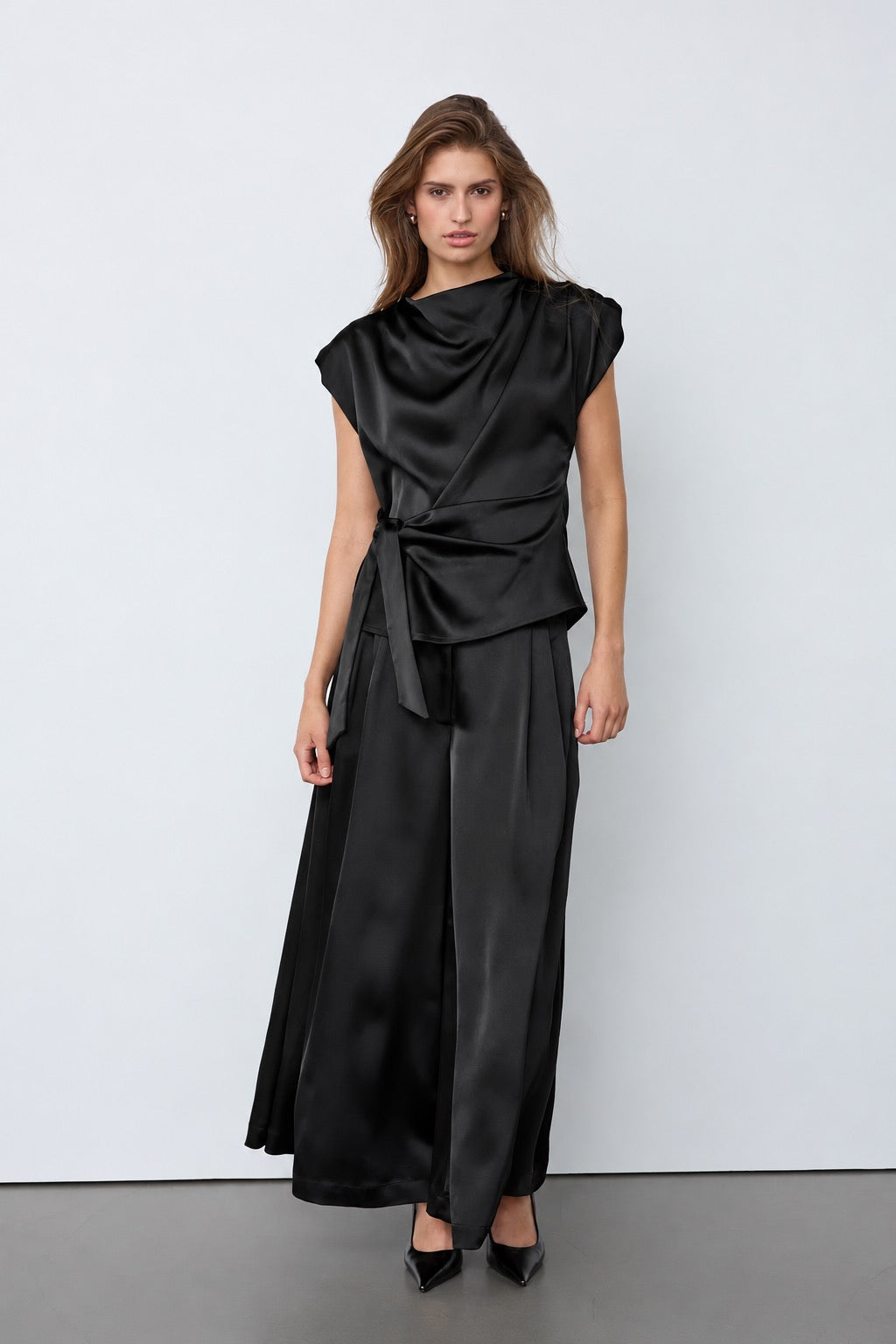 CO´ COUTURE Safira Pleat Top for dame, vises i myk stoff med foldede detaljer og rund hals.
