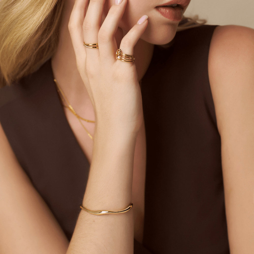 ORELIA Fine Wave Bangle Gold