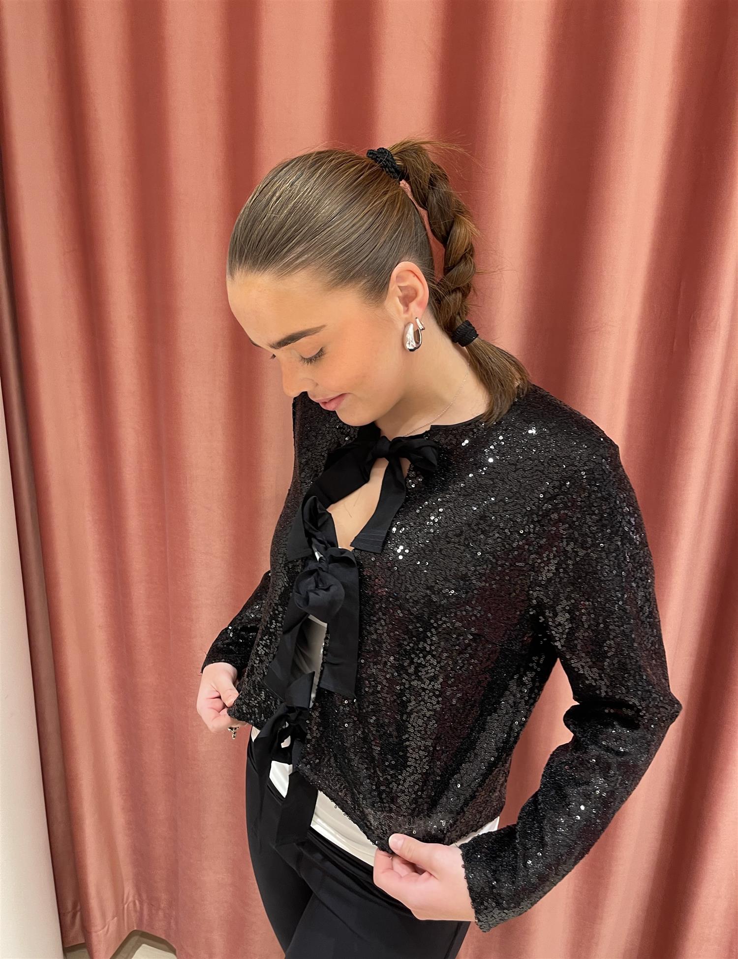 CO´ COUTURE Stevie Sequin Bow Blouse Sort