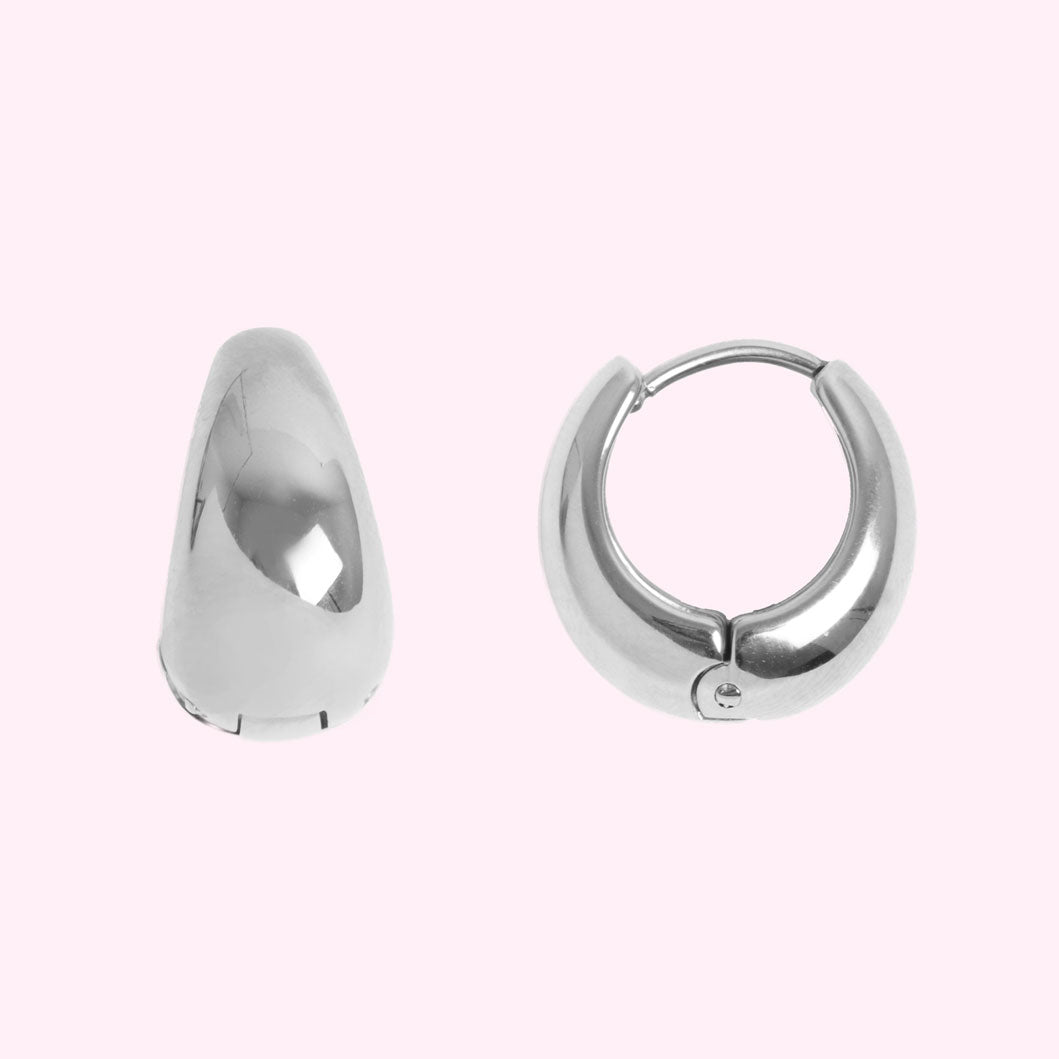 TONE DAMLI by A & C Embrace Me Small Hoops Sølv