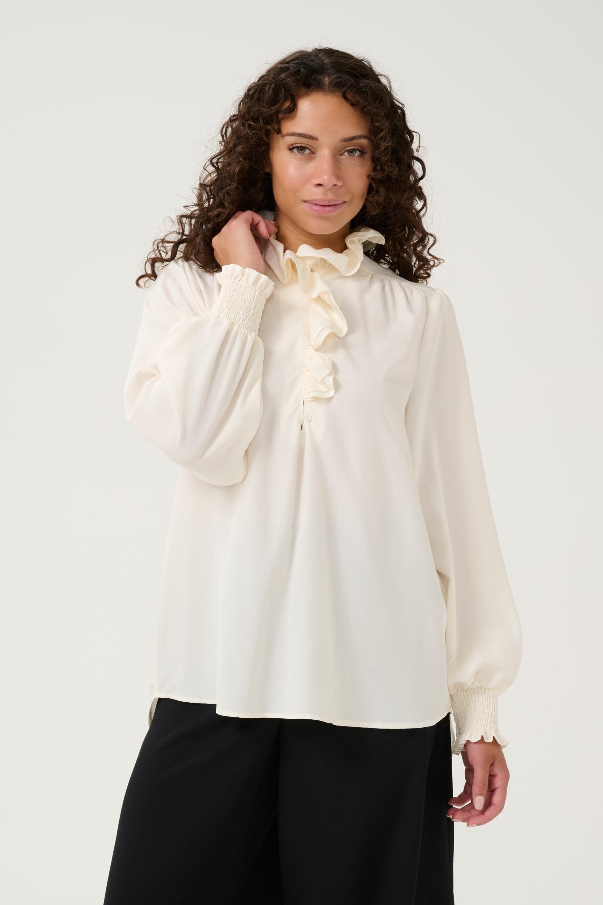 CULTURE Camusa Flounce Shirt Creme