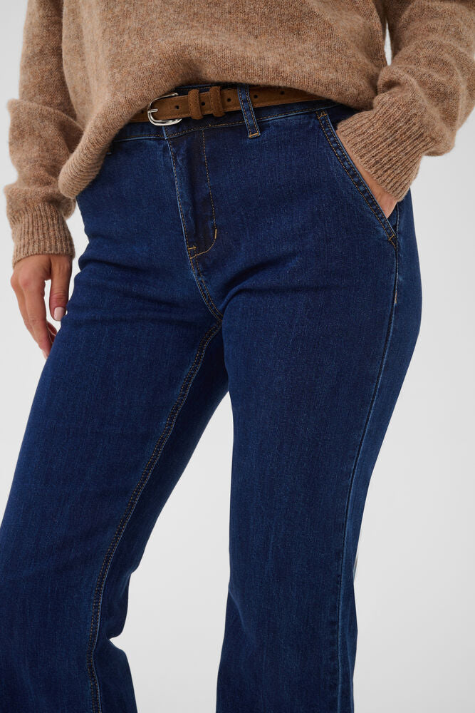 CULTURE Alicent Ami Flare Chino Jeans