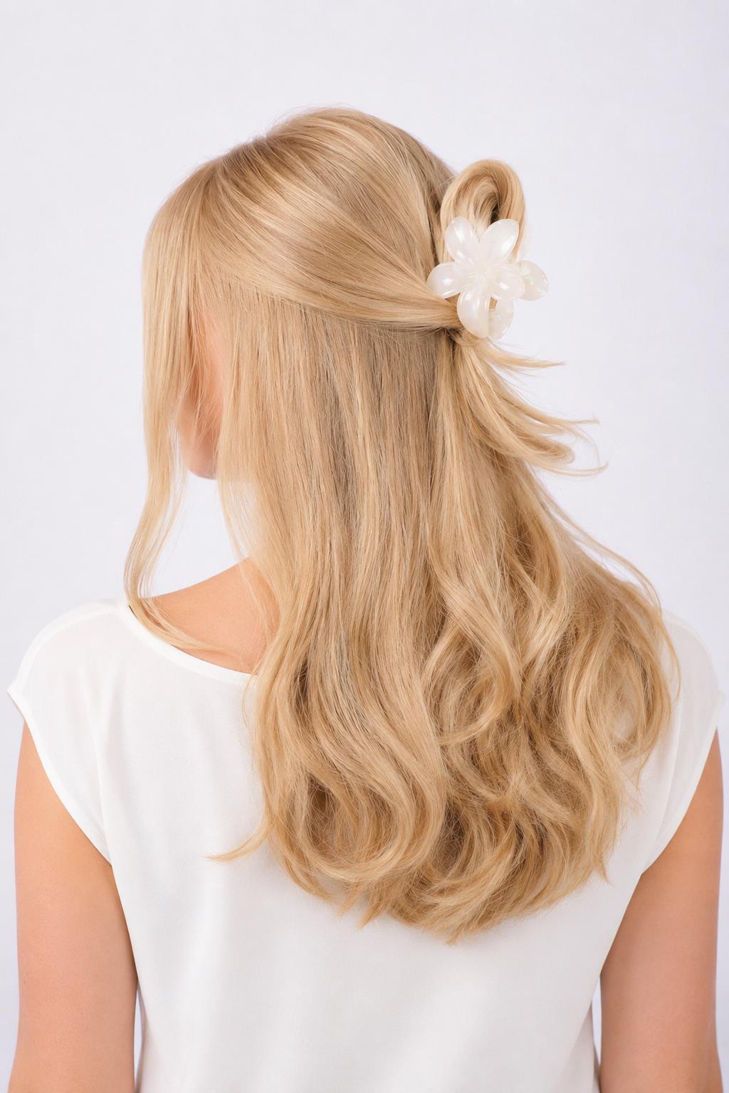 SUI AVA Plumeria Pastel Big White