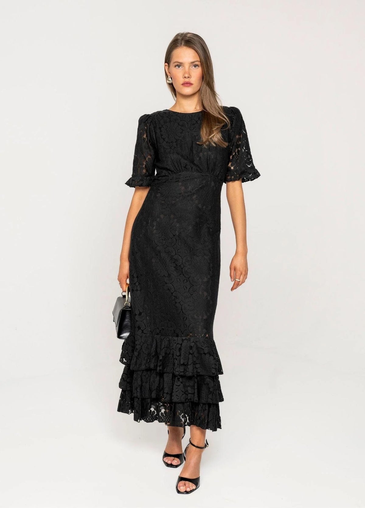 MISSMAYA Odette-kjole for dame vist forfra i elegant design