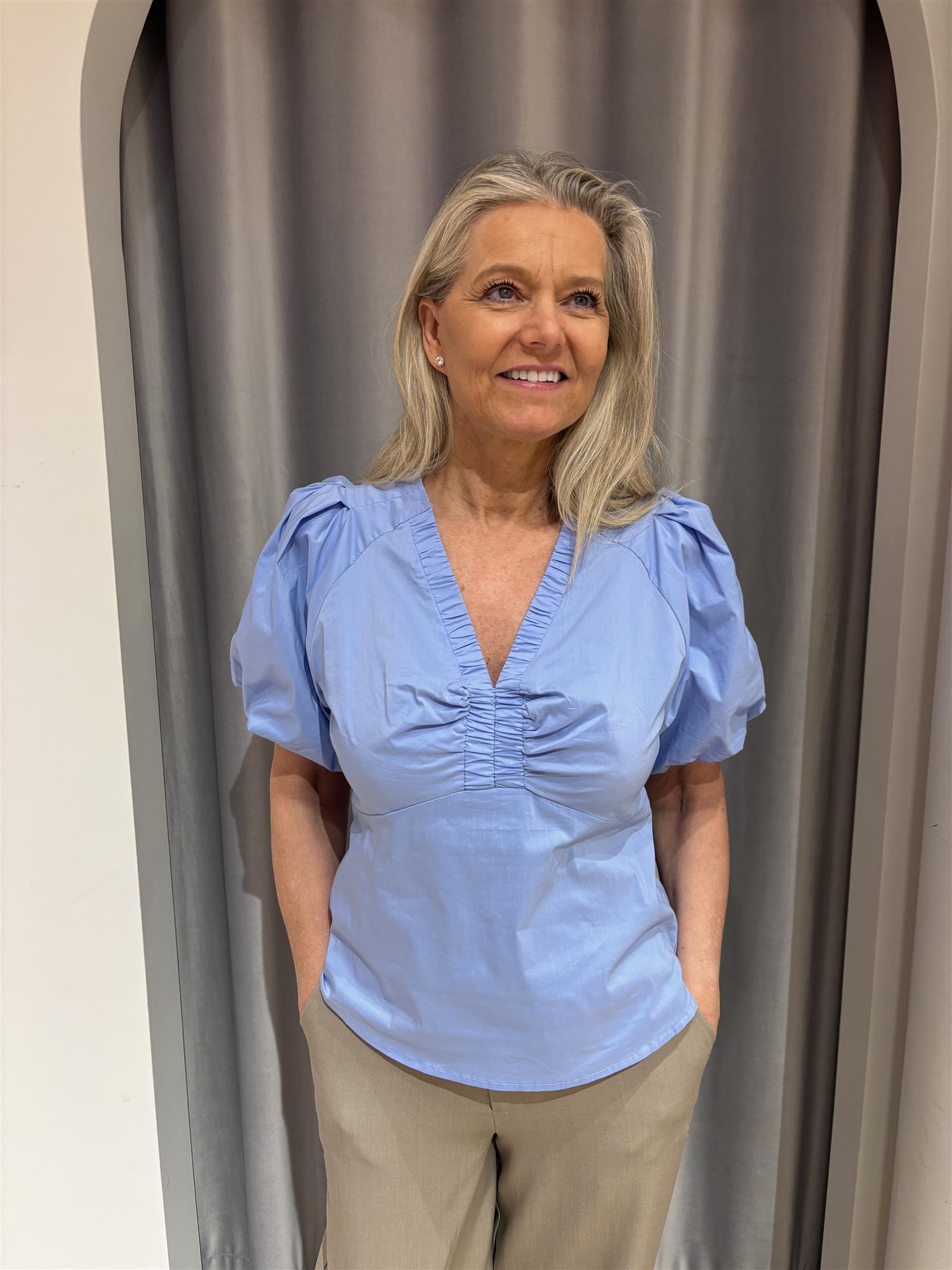 NEO NOIR Irina Poplin Blouse Sky Blue - Farmor Ingvarda