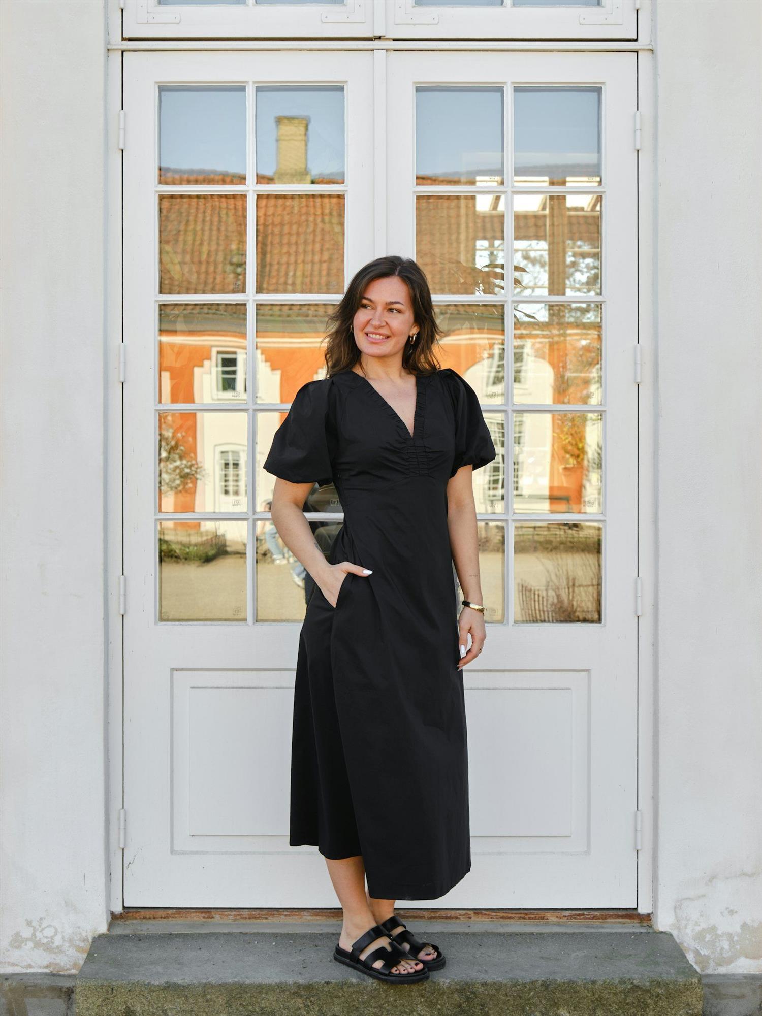 NEO NOIR Illana Poplin dress Black Sort - Farmor Ingvarda