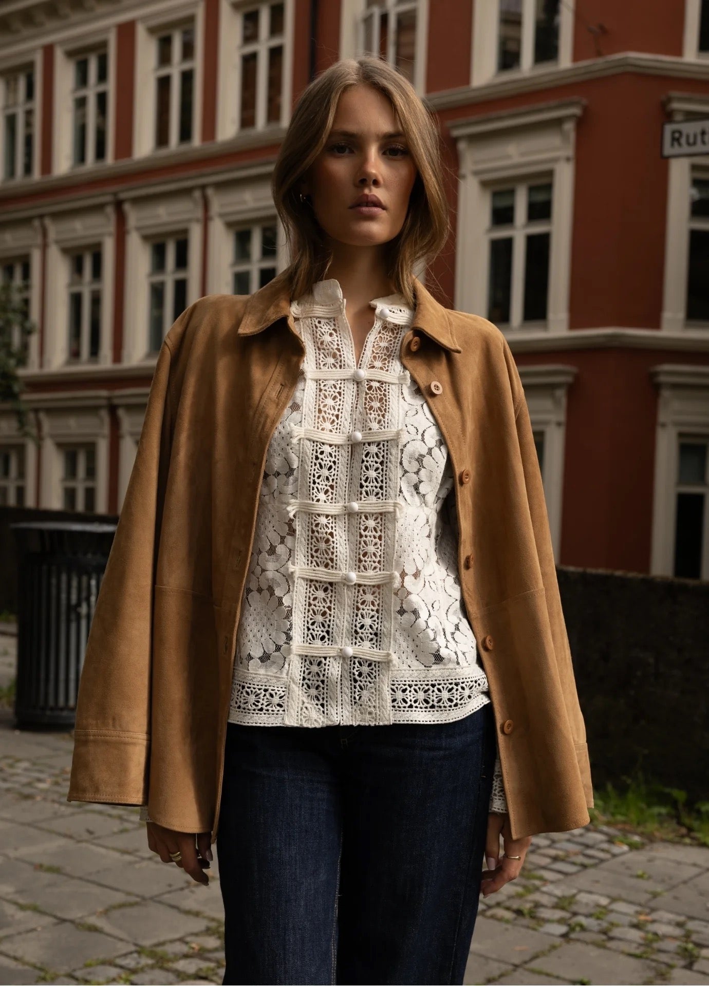 MISSMAYA Amora Blouse Chantilly Lace